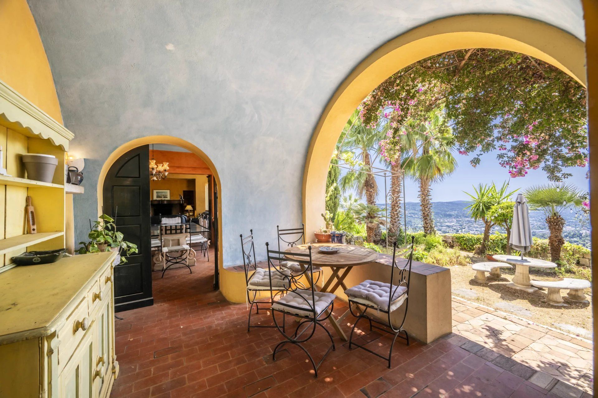 villa 10 Rooms for sale on Grasse (06130) Sale Villa Grasse 10 Rooms 322 m²