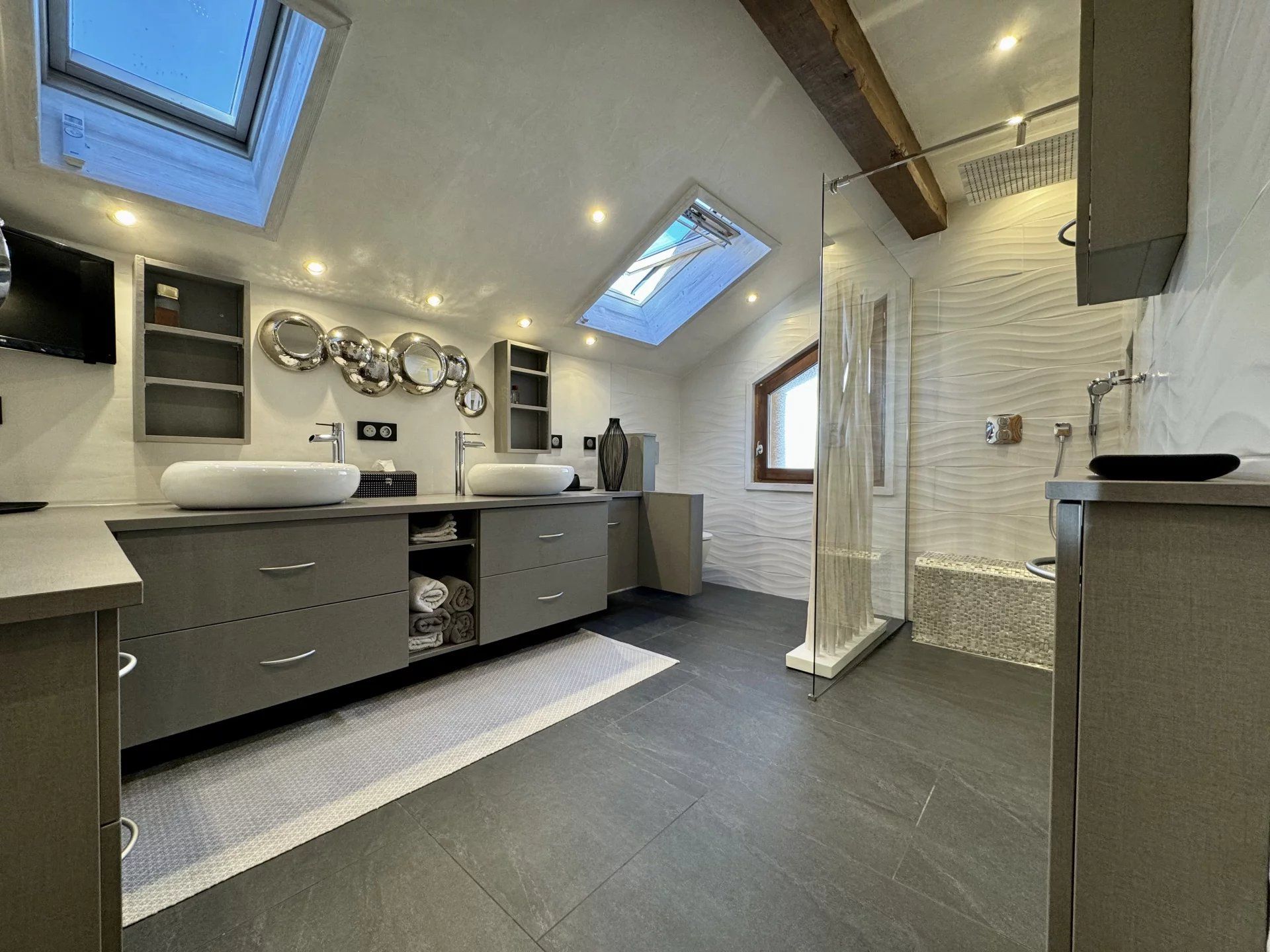 house 4 Rooms for sale on Bozel (73350)