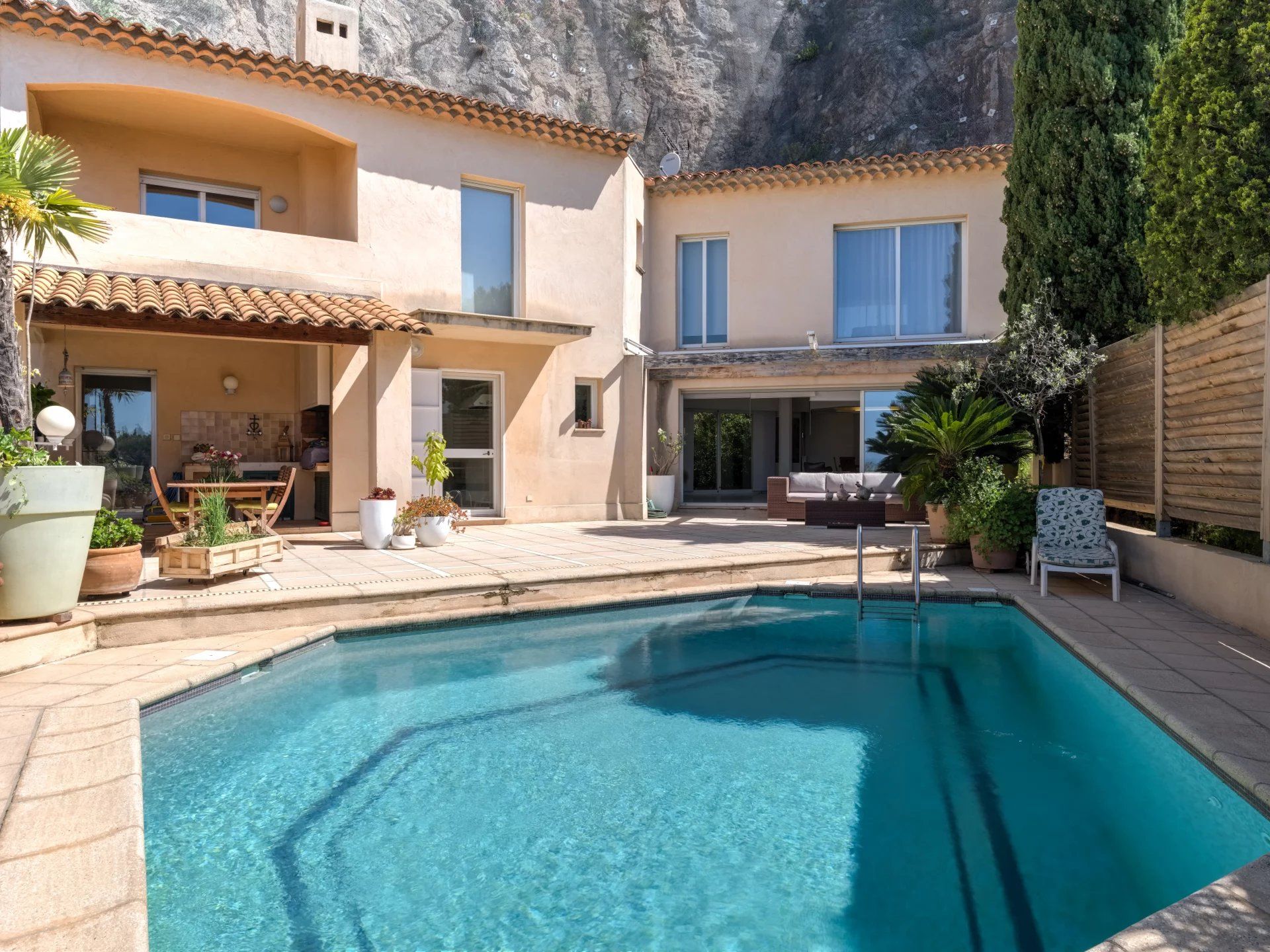 villa 7 Rooms for sale on Nice (06300)