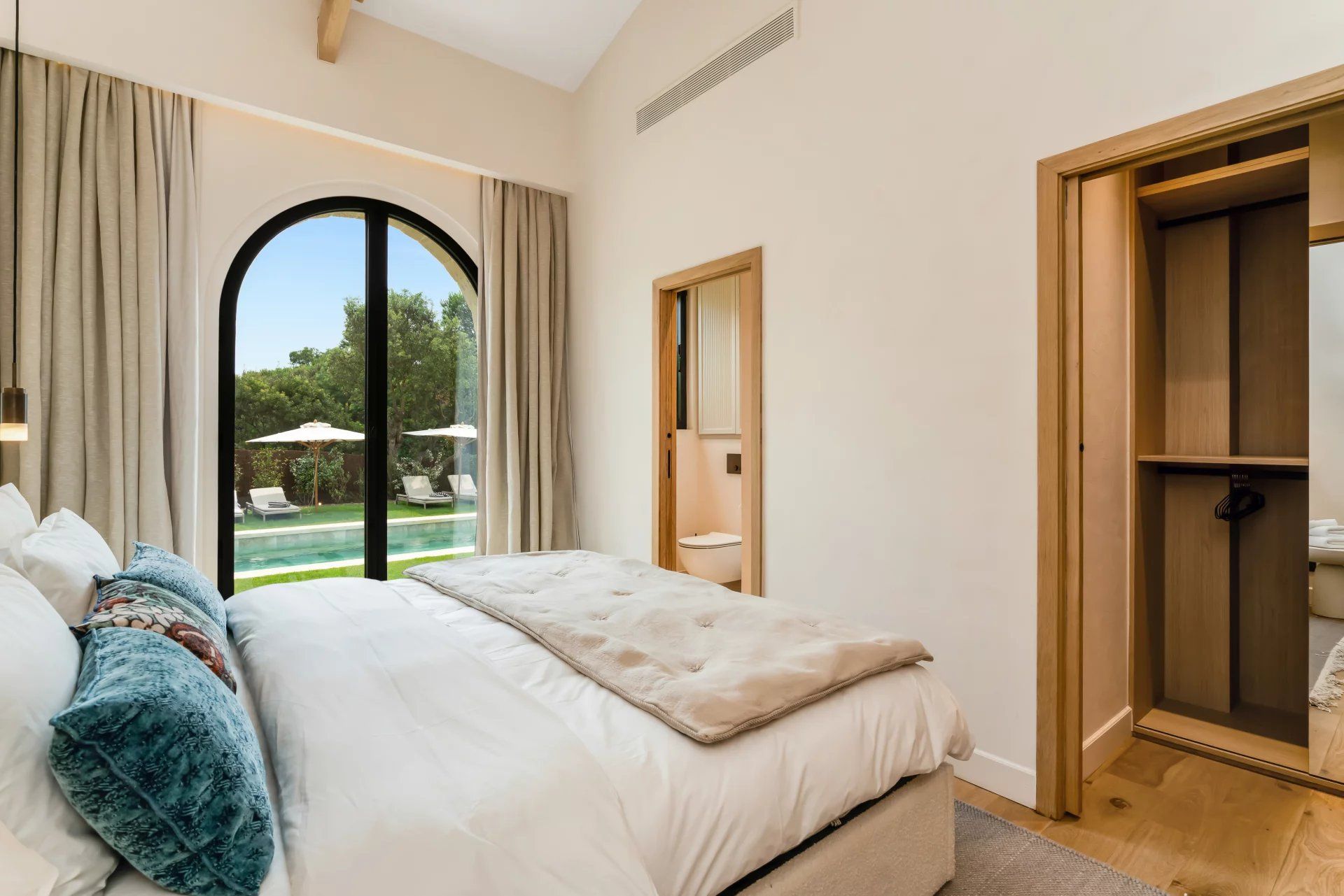 villa 7 Rooms for seasonal rent on Ramatuelle (83350)