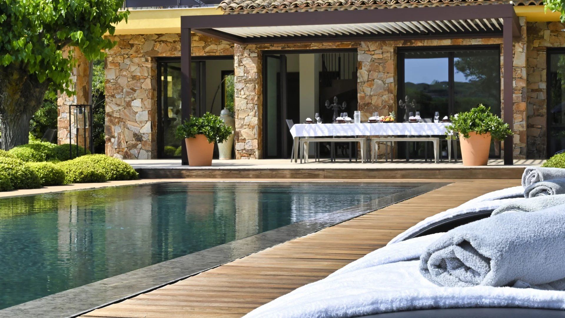 villa 7 Pièces en location saisonnière sur Saint-Tropez (83990) Location saisonnière Villa Saint-Tropez 7 Pièces 327 m²
