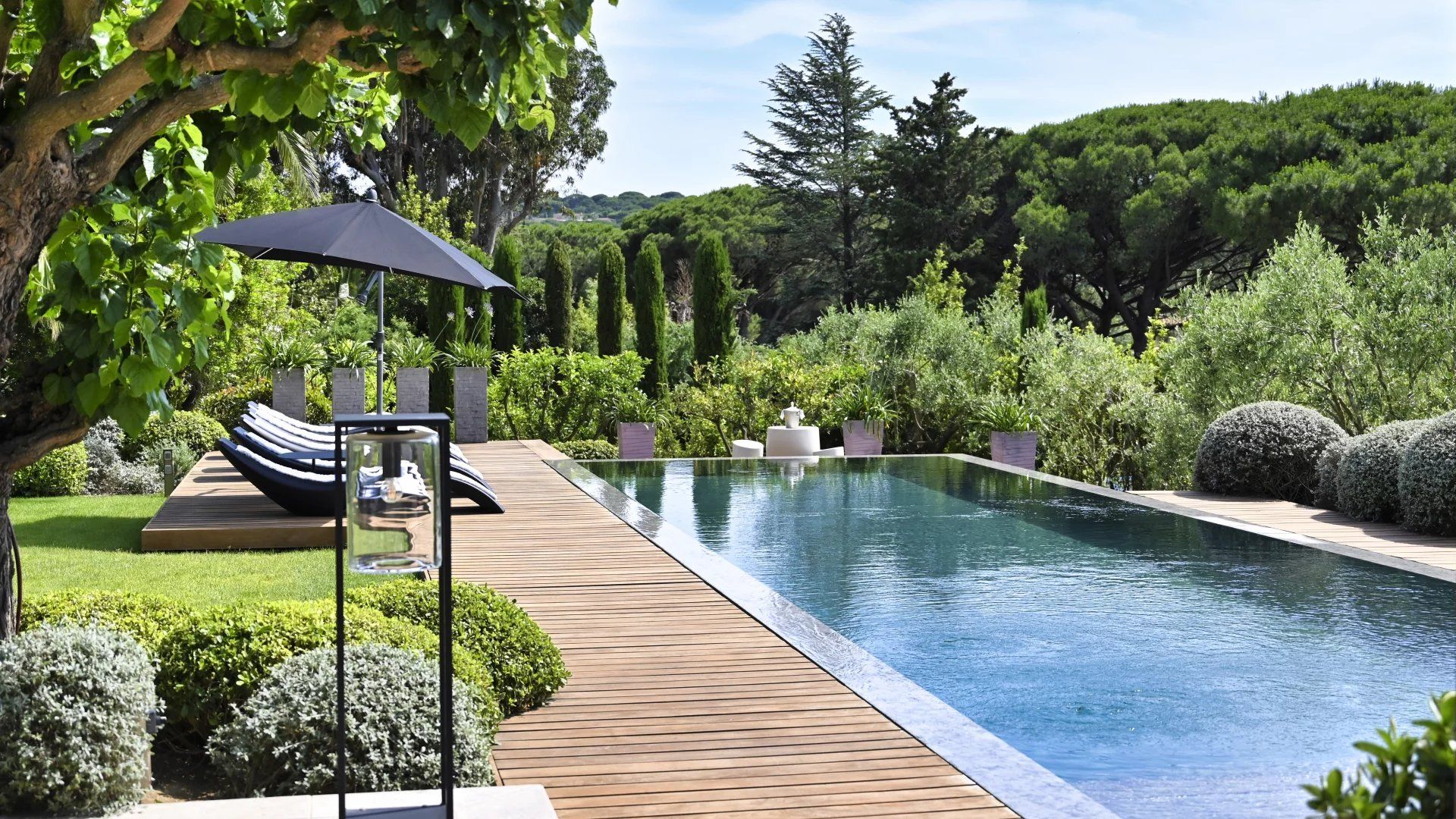 villa 7 Pièces en location saisonnière sur Saint-Tropez (83990) Location saisonnière Villa Saint-Tropez 7 Pièces 327 m²