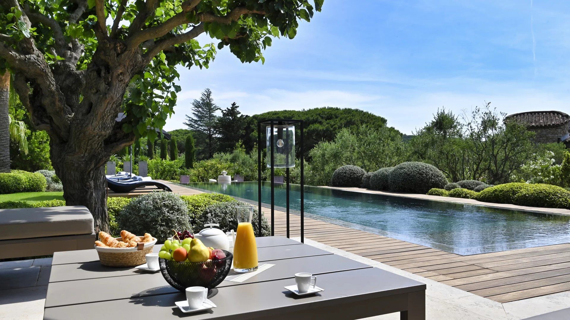 villa 7 Rooms for seasonal rent on Saint-Tropez (83990)