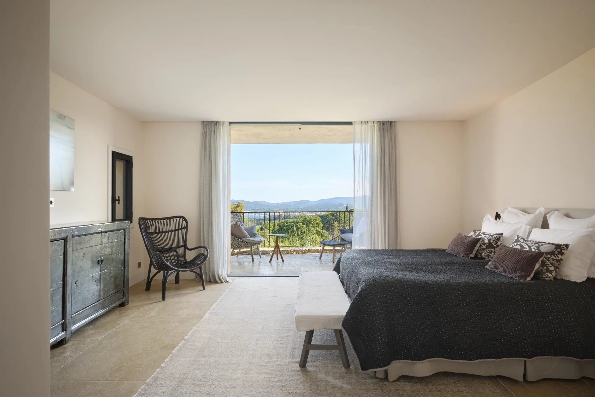 villa 13 Rooms for seasonal rent on Grimaud (83310)