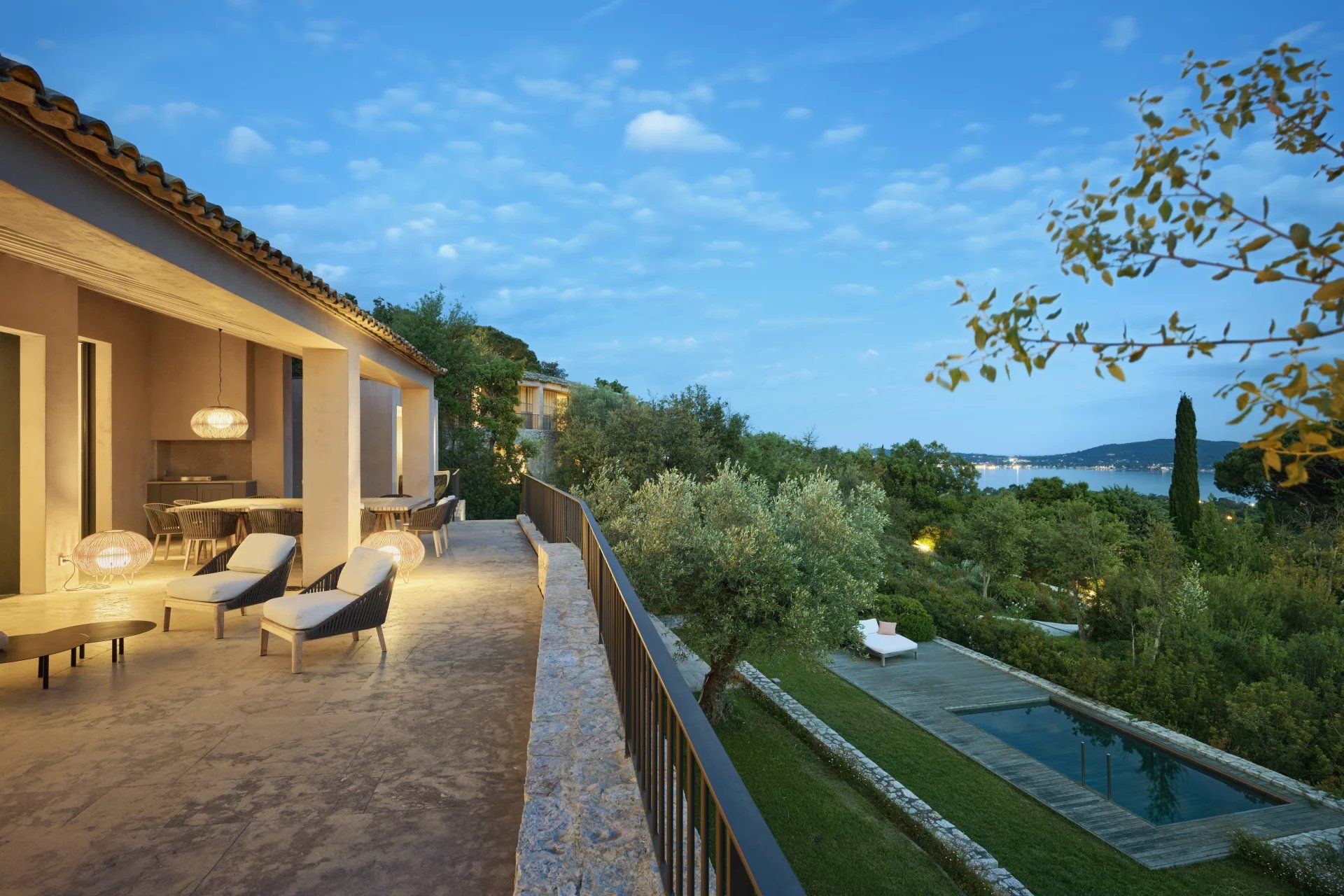 villa 13 Rooms for seasonal rent on Grimaud (83310)
