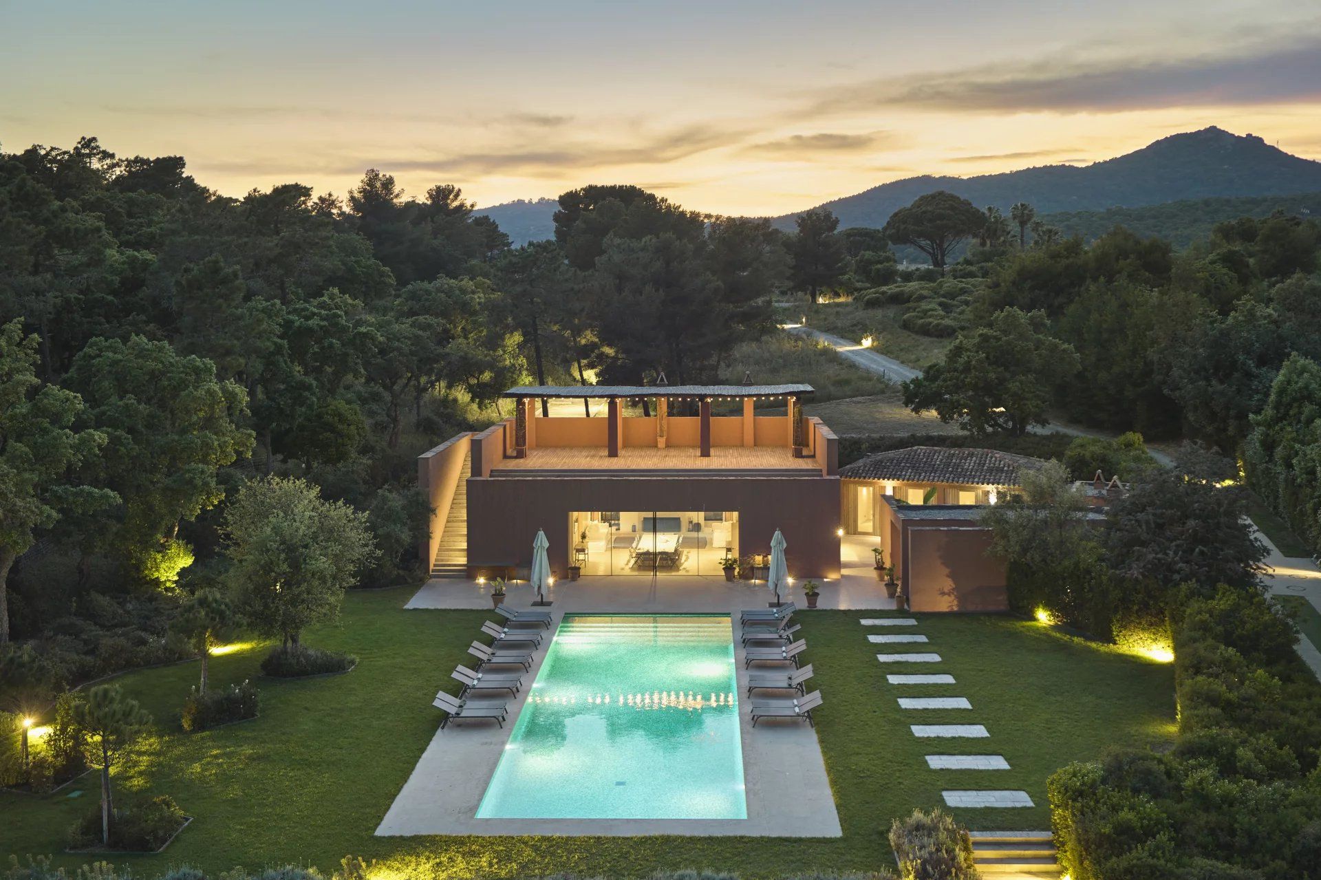 villa 31 Rooms for seasonal rent on Grimaud (83310)