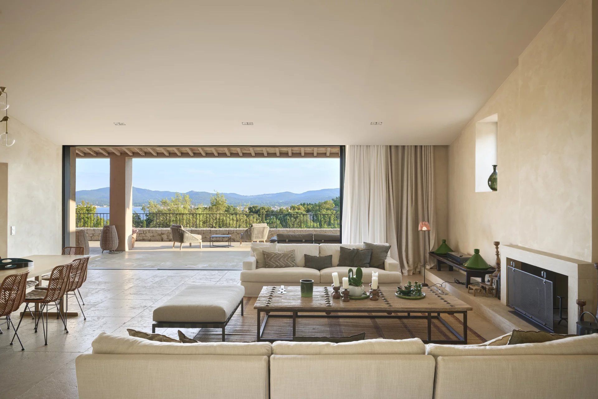 villa 31 Rooms for seasonal rent on Grimaud (83310)