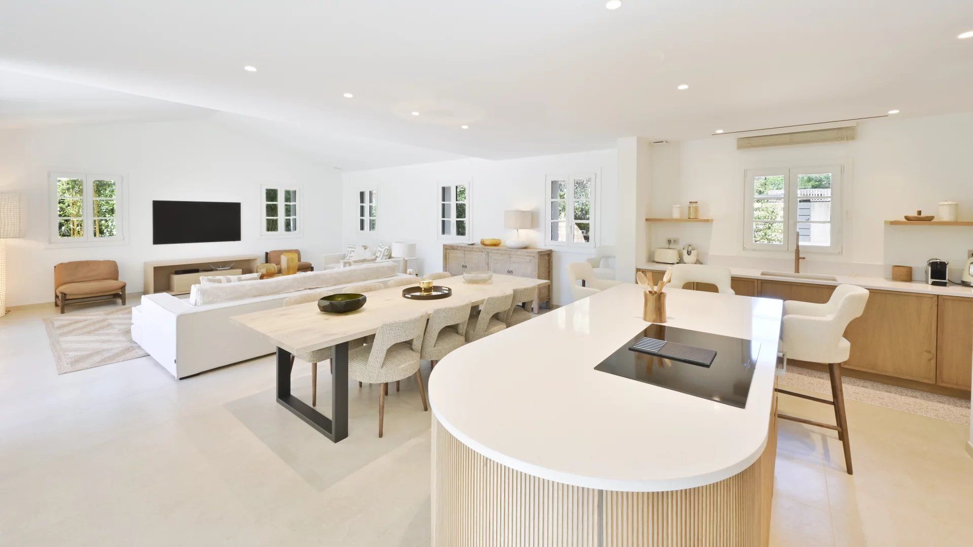 villa 6 Rooms for seasonal rent on Saint-Tropez (83990)