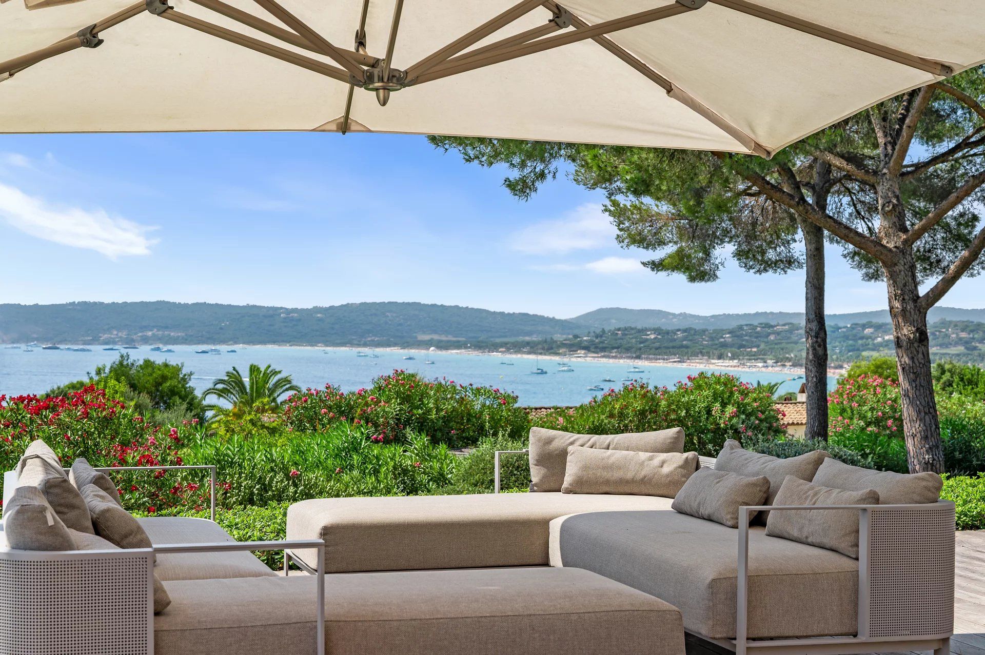 villa 7 Rooms for seasonal rent on Ramatuelle (83350)