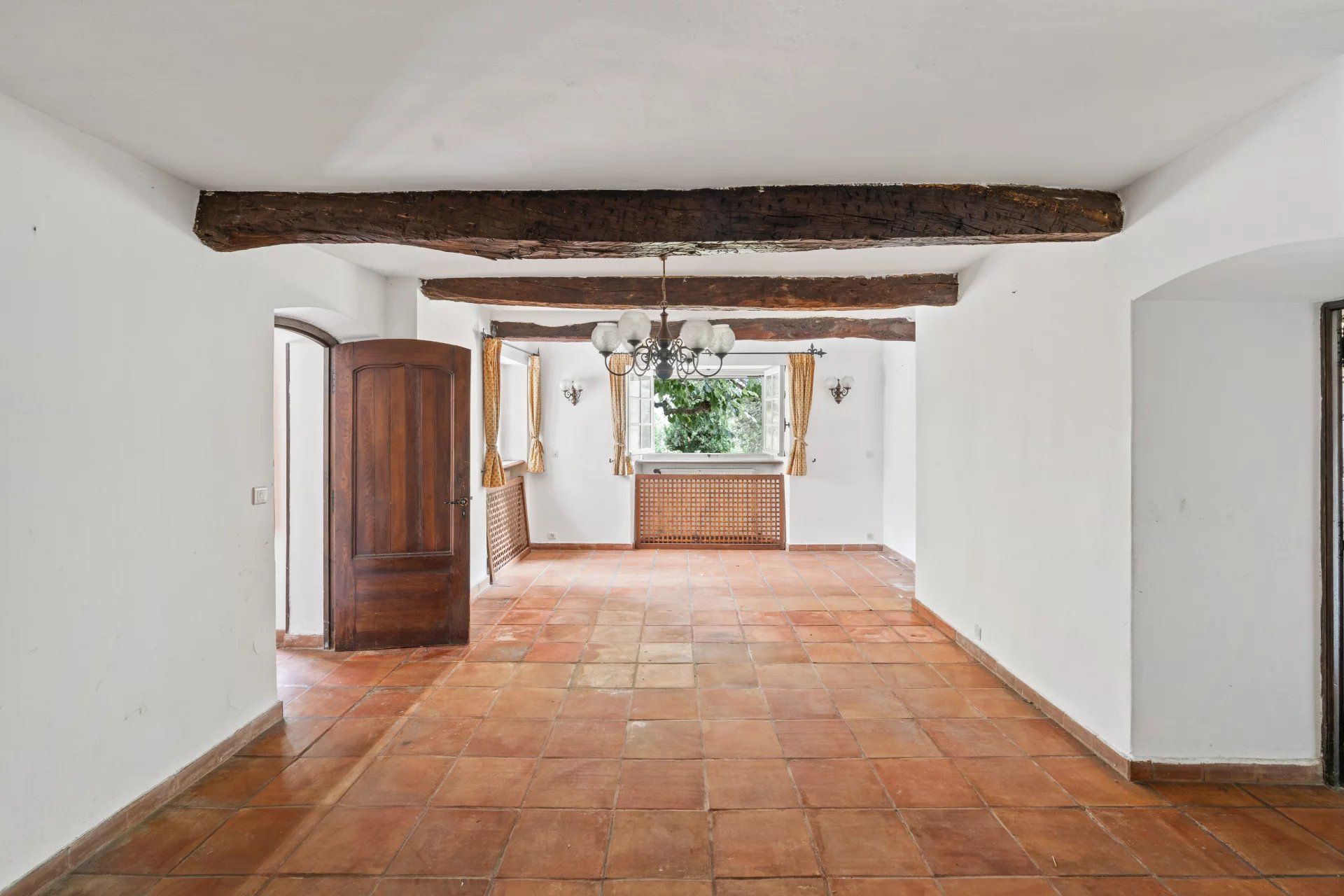 villa 15 Rooms for sale on Grasse (06130)