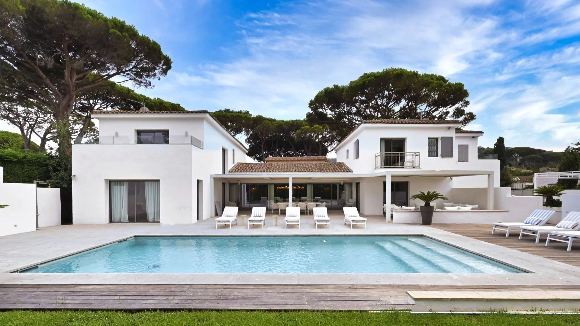 villa 6 Rooms for seasonal rent on Gassin (83580)