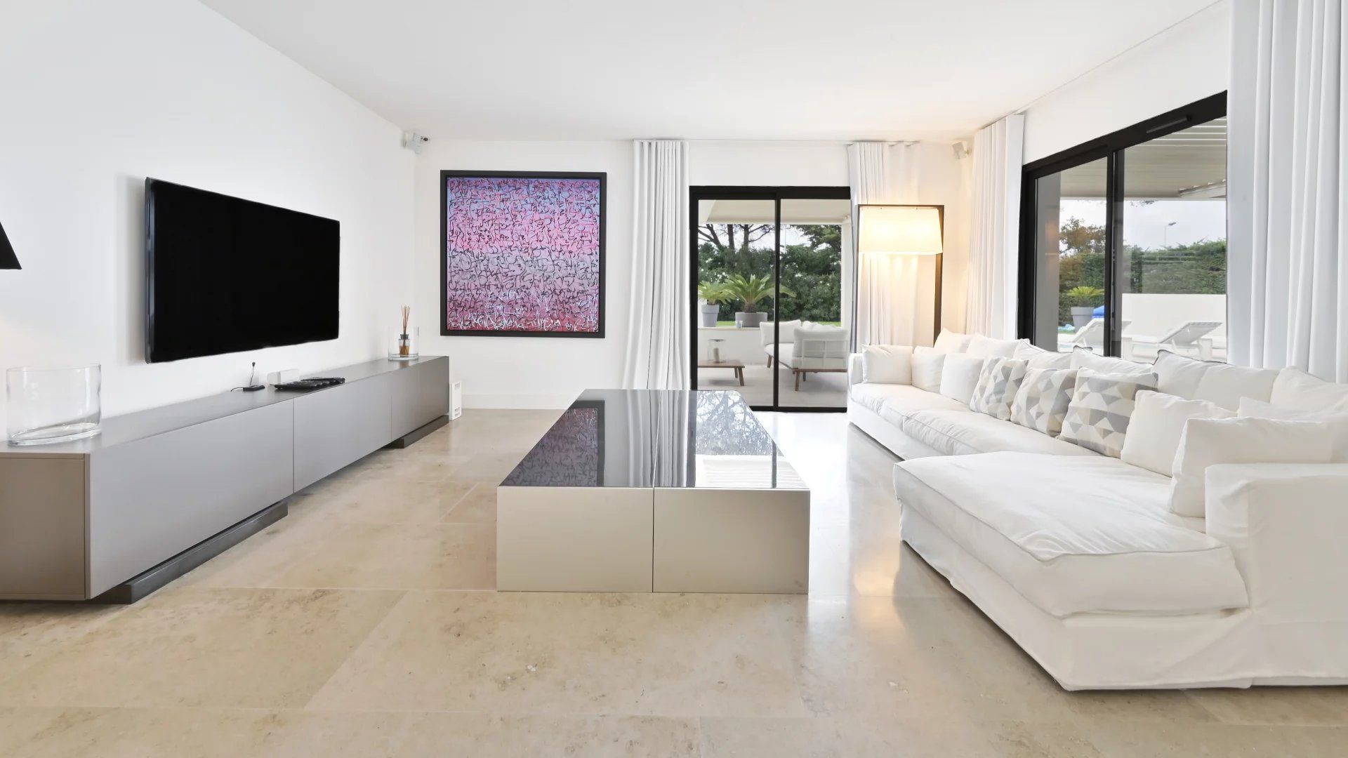 villa 6 Rooms for seasonal rent on Gassin (83580)