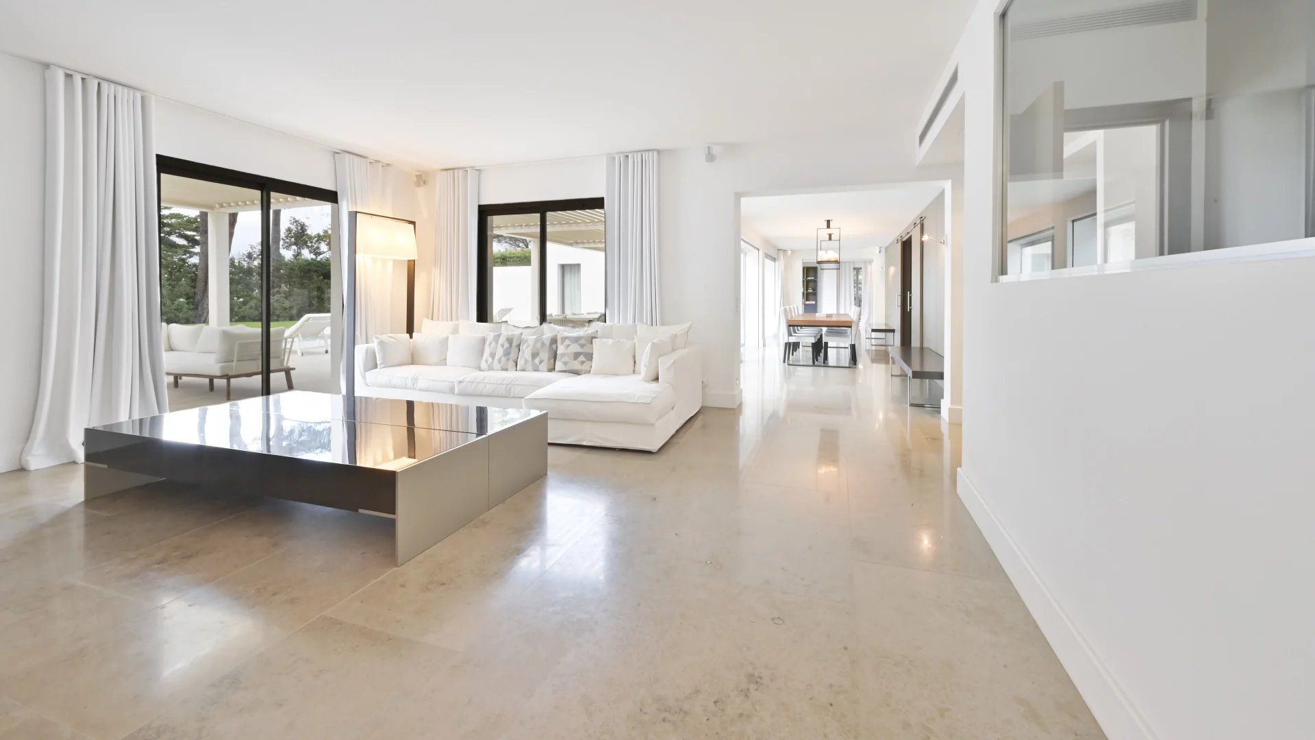 villa 6 Rooms for seasonal rent on Gassin (83580)