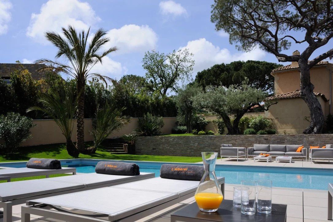 villa 6 Rooms for seasonal rent on Saint-Tropez (83990)