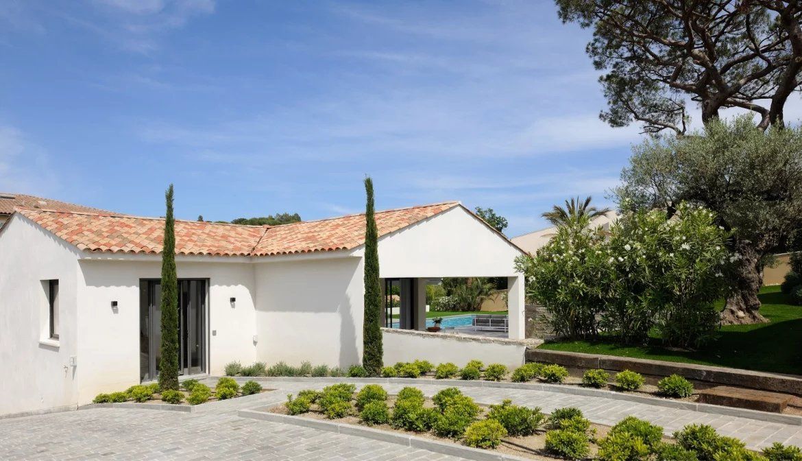 villa 6 Rooms for seasonal rent on Saint-Tropez (83990)