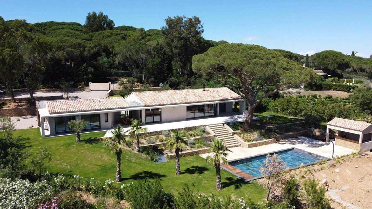 villa 6 Rooms for seasonal rent on Ramatuelle (83350)