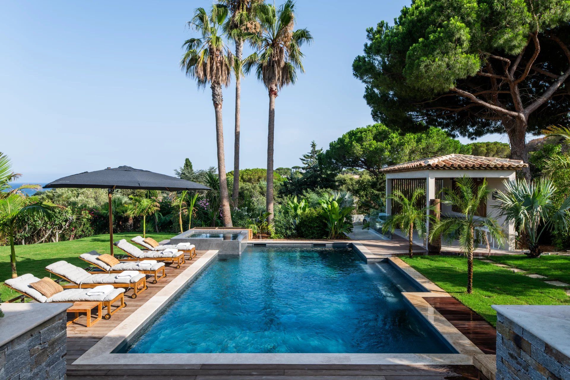 villa 6 Rooms for seasonal rent on Ramatuelle (83350)