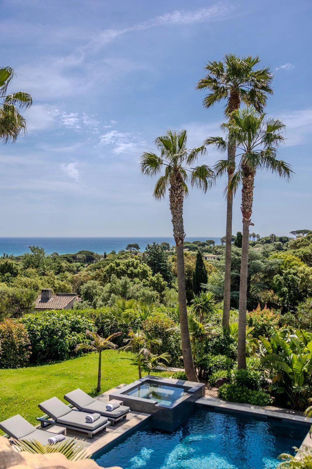 villa 6 Rooms for seasonal rent on Ramatuelle (83350)