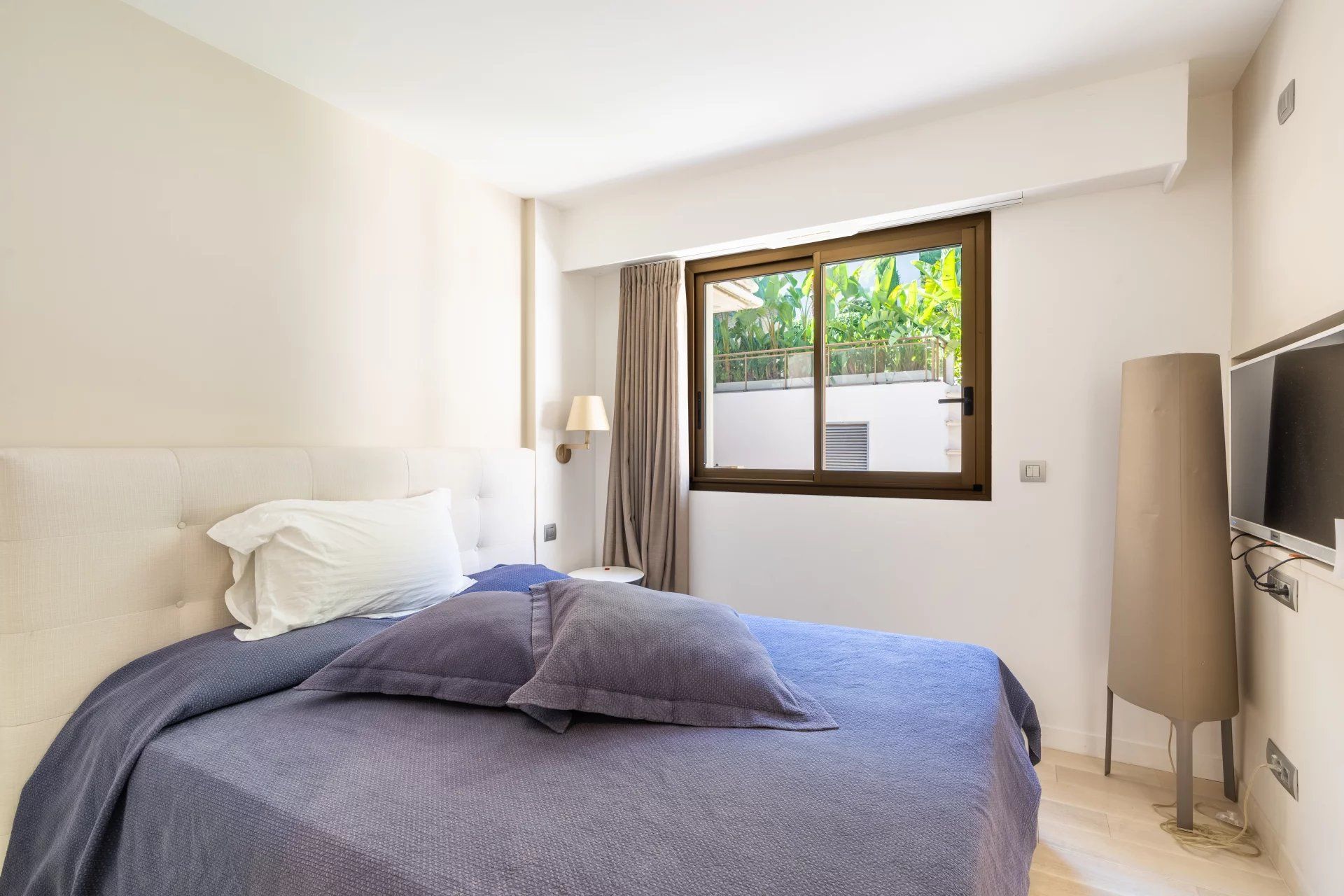 apartment 5 Rooms for sale on Cap-d'Ail (06320)