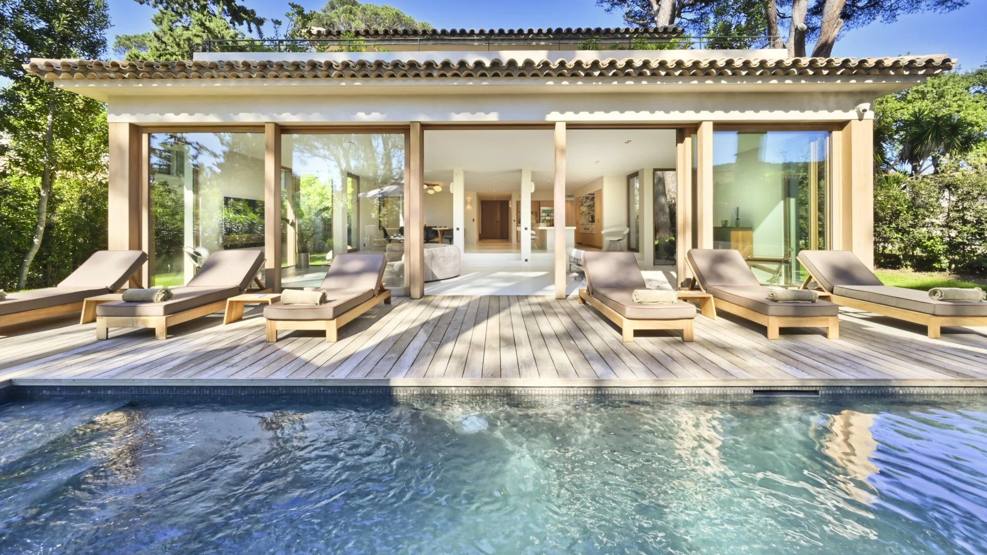 villa 6 Pièces en location saisonnière sur Saint-Tropez (83990) Location saisonnière Villa Saint-Tropez 6 Pièces 352 m²
