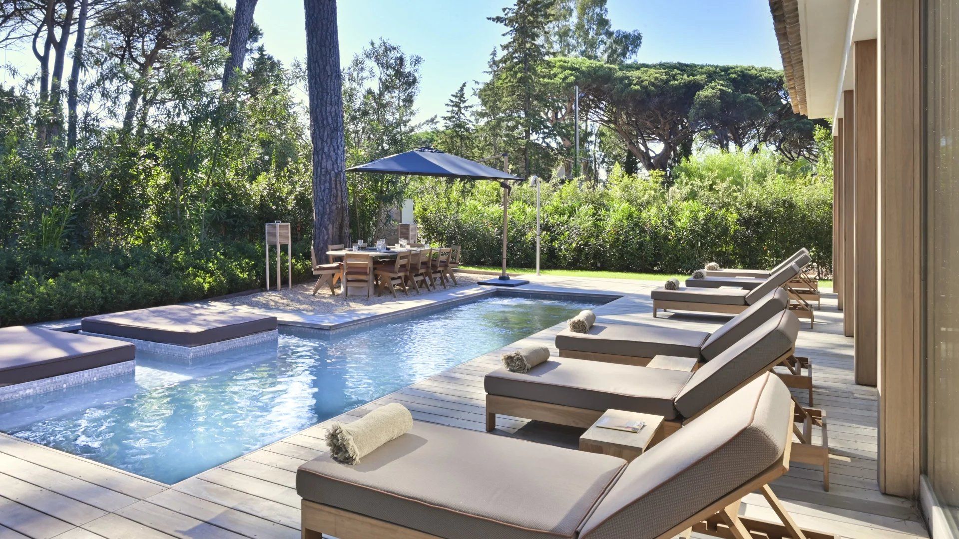 villa 6 Pièces en location saisonnière sur Saint-Tropez (83990) Location saisonnière Villa Saint-Tropez 6 Pièces 352 m²