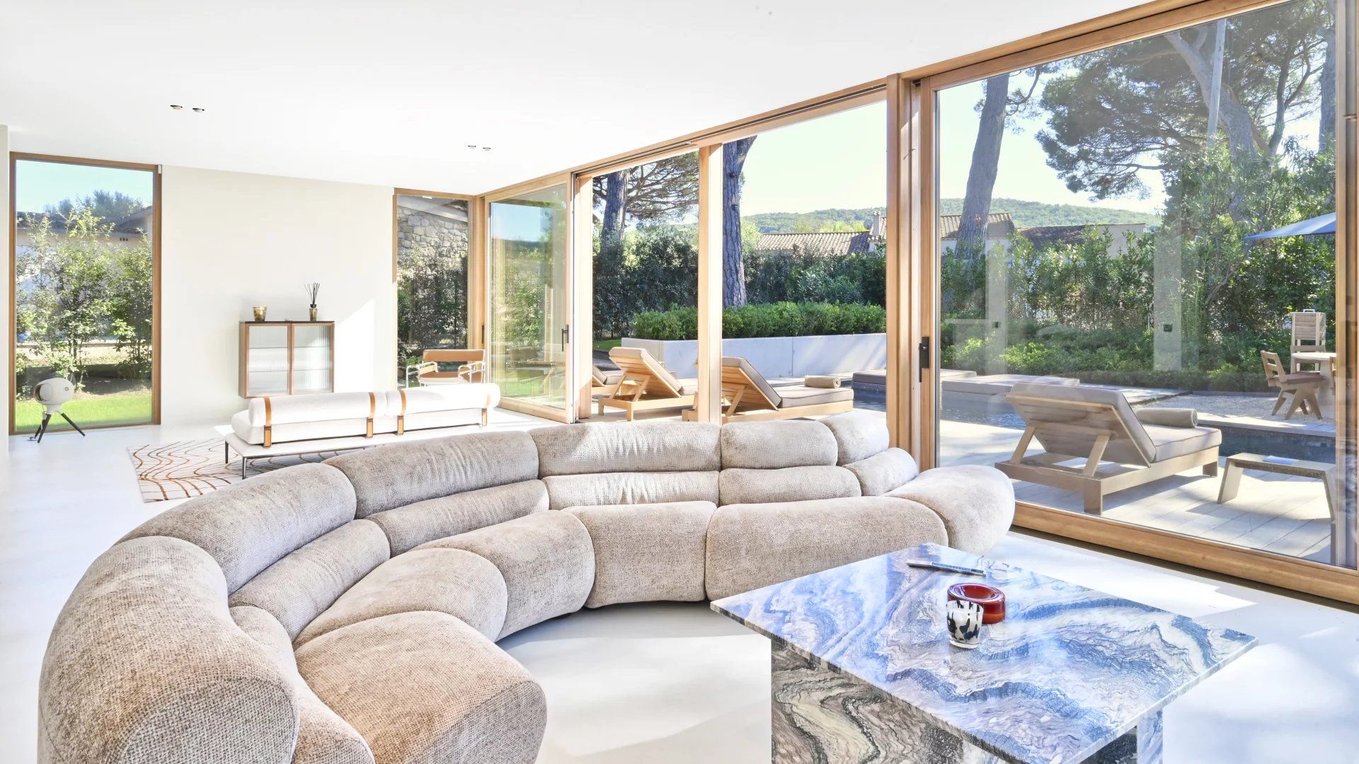 villa 6 Rooms for seasonal rent on Saint-Tropez (83990)