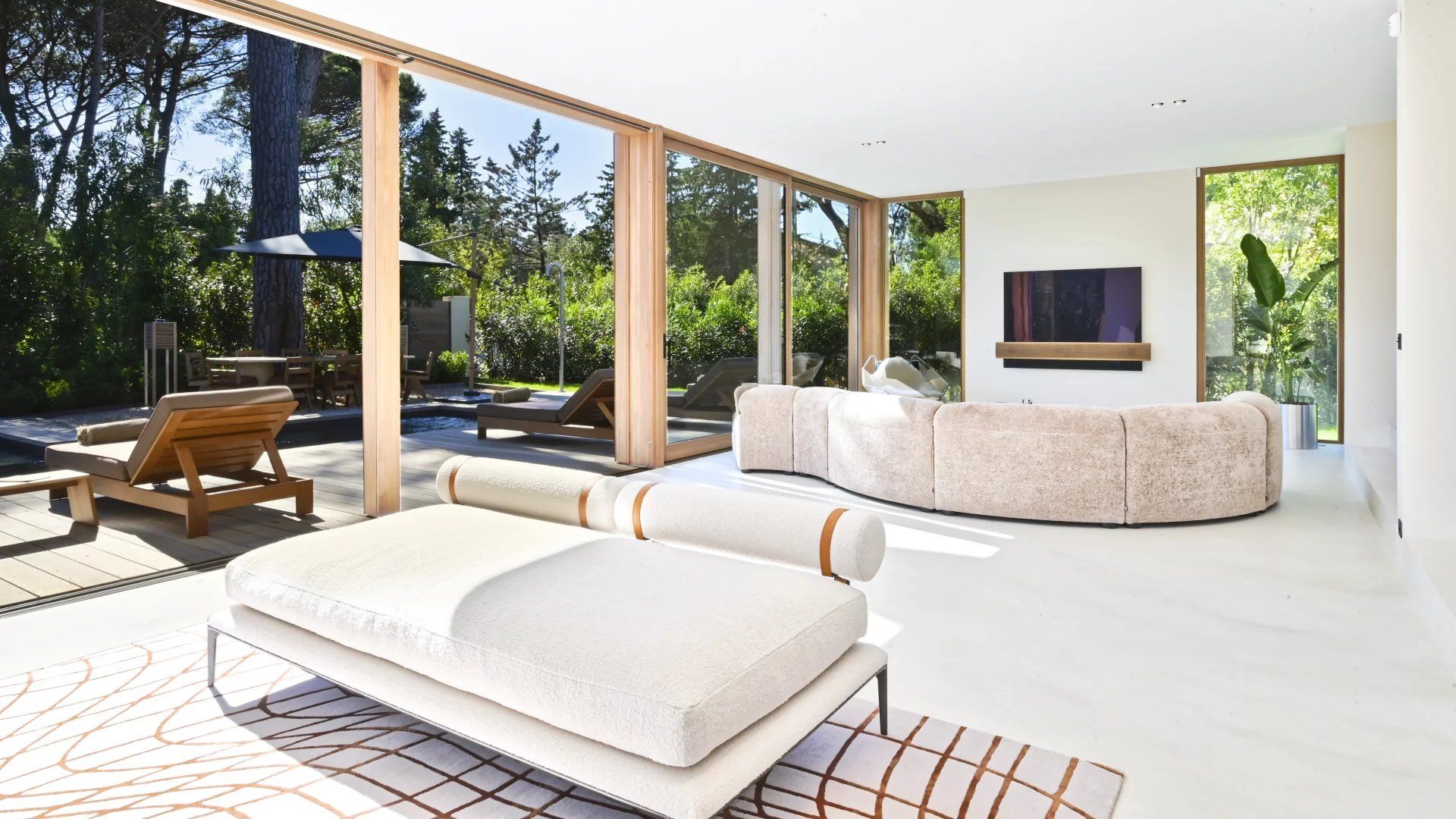 villa 6 Rooms for seasonal rent on Saint-Tropez (83990)