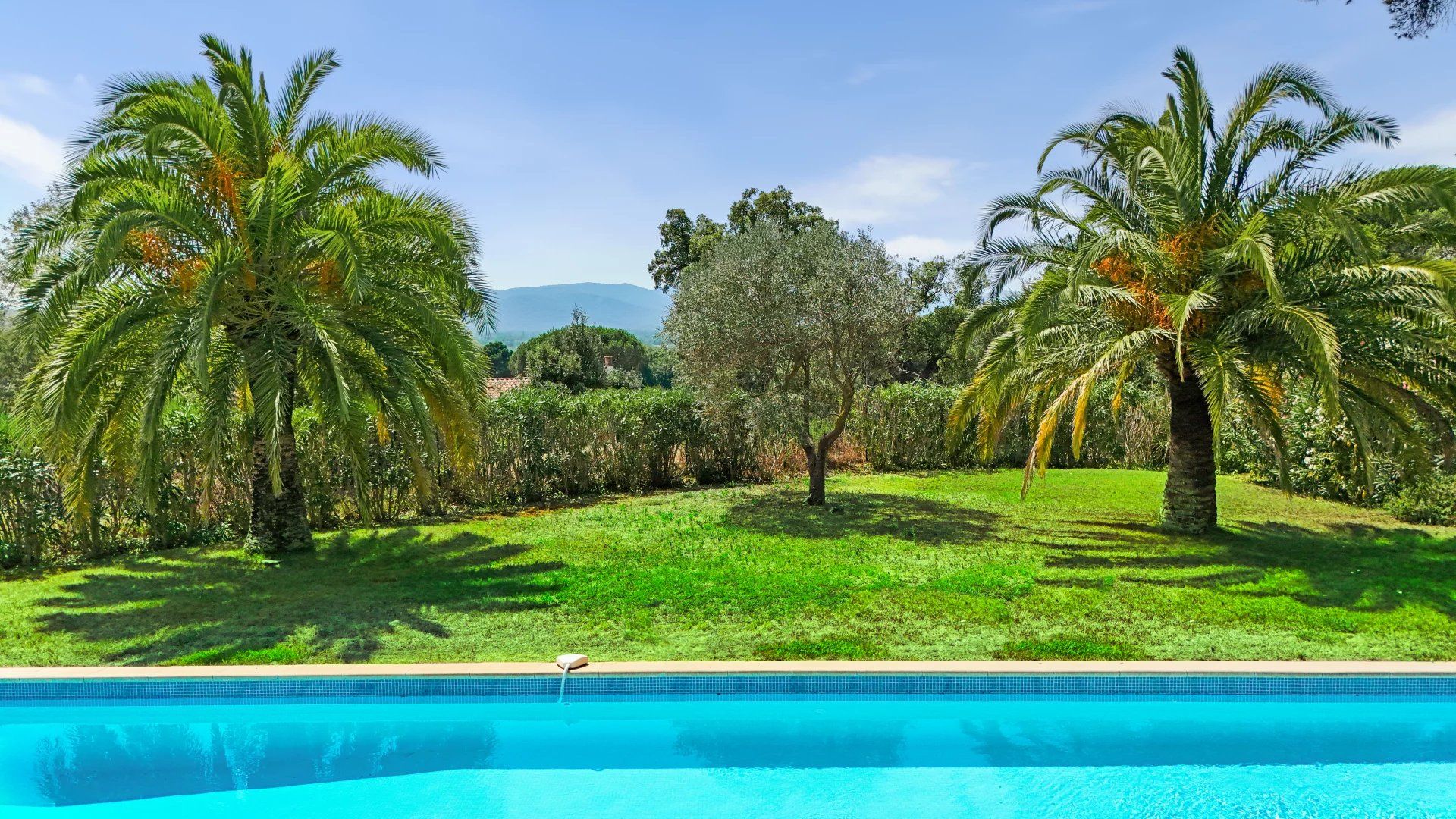 villa 5 Rooms for sale on Grimaud (83310)
