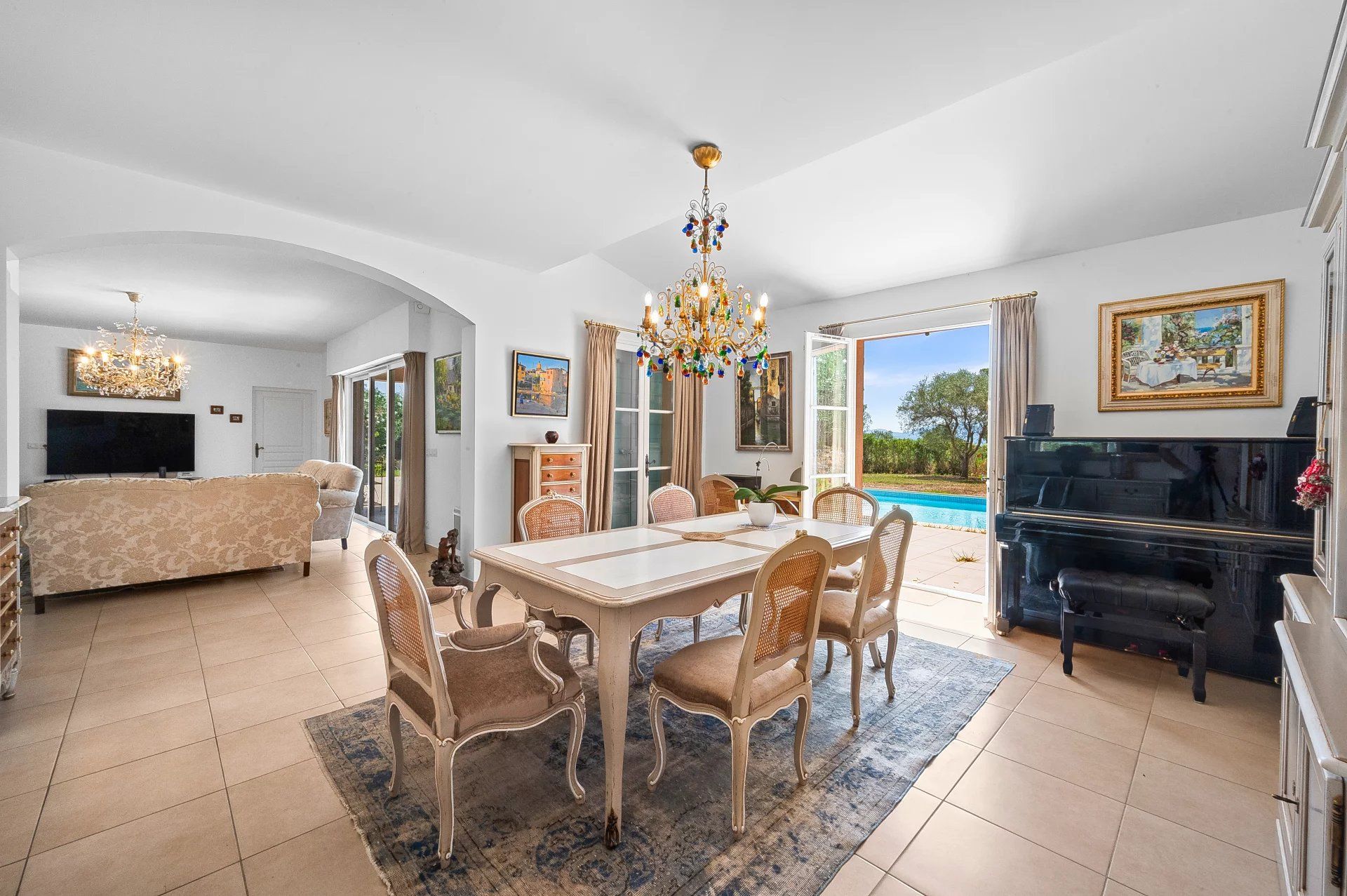 villa 5 Rooms for sale on Grimaud (83310)