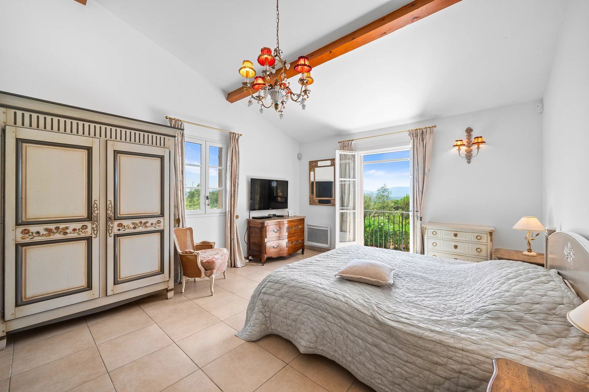 villa 5 Rooms for sale on Grimaud (83310)