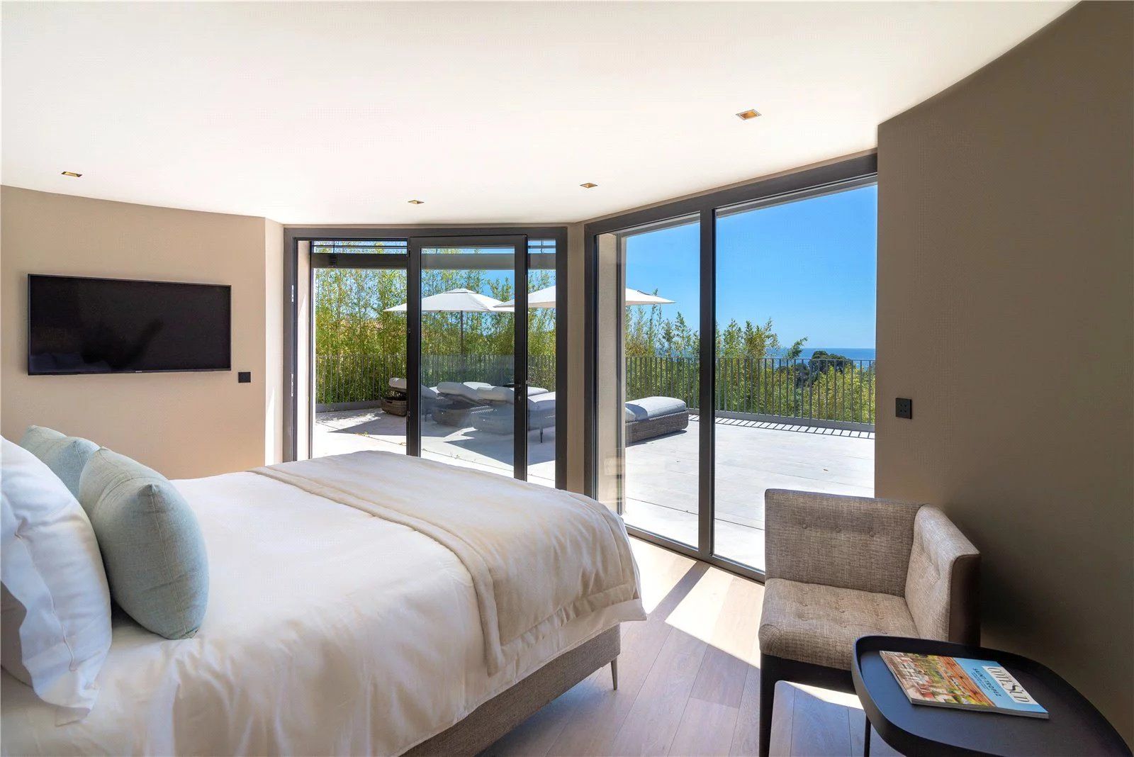 villa 7 Rooms for seasonal rent on La Croix-Valmer (83420)