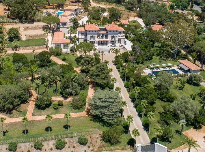 villa 12 Pièces en location saisonnière sur La Croix-Valmer (83420) Location saisonnière Villa La Croix-Valmer 12 Pièces 1000 m²