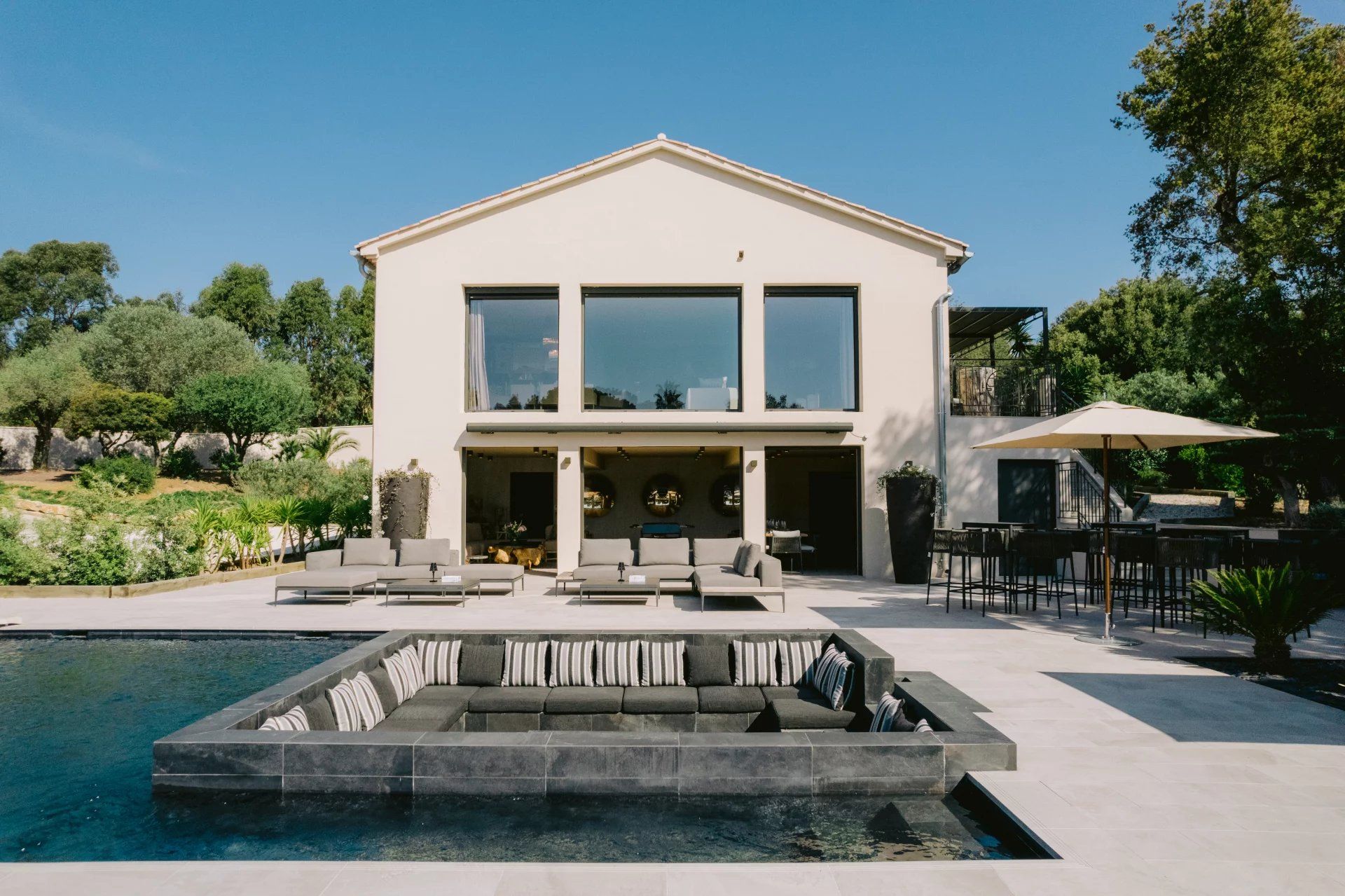 villa 8 Rooms for seasonal rent on La Croix-Valmer (83420)