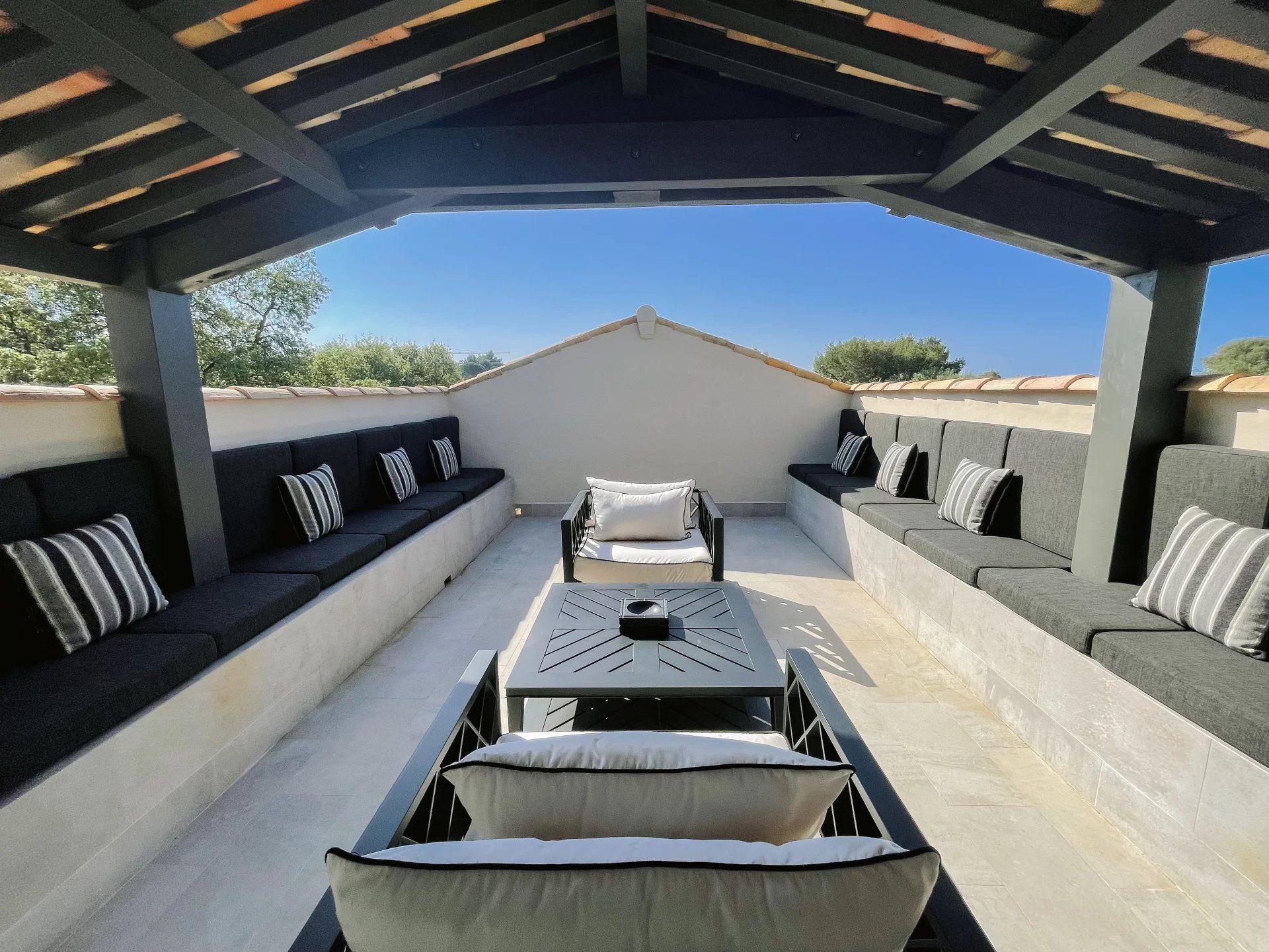 villa 8 Rooms for seasonal rent on La Croix-Valmer (83420)