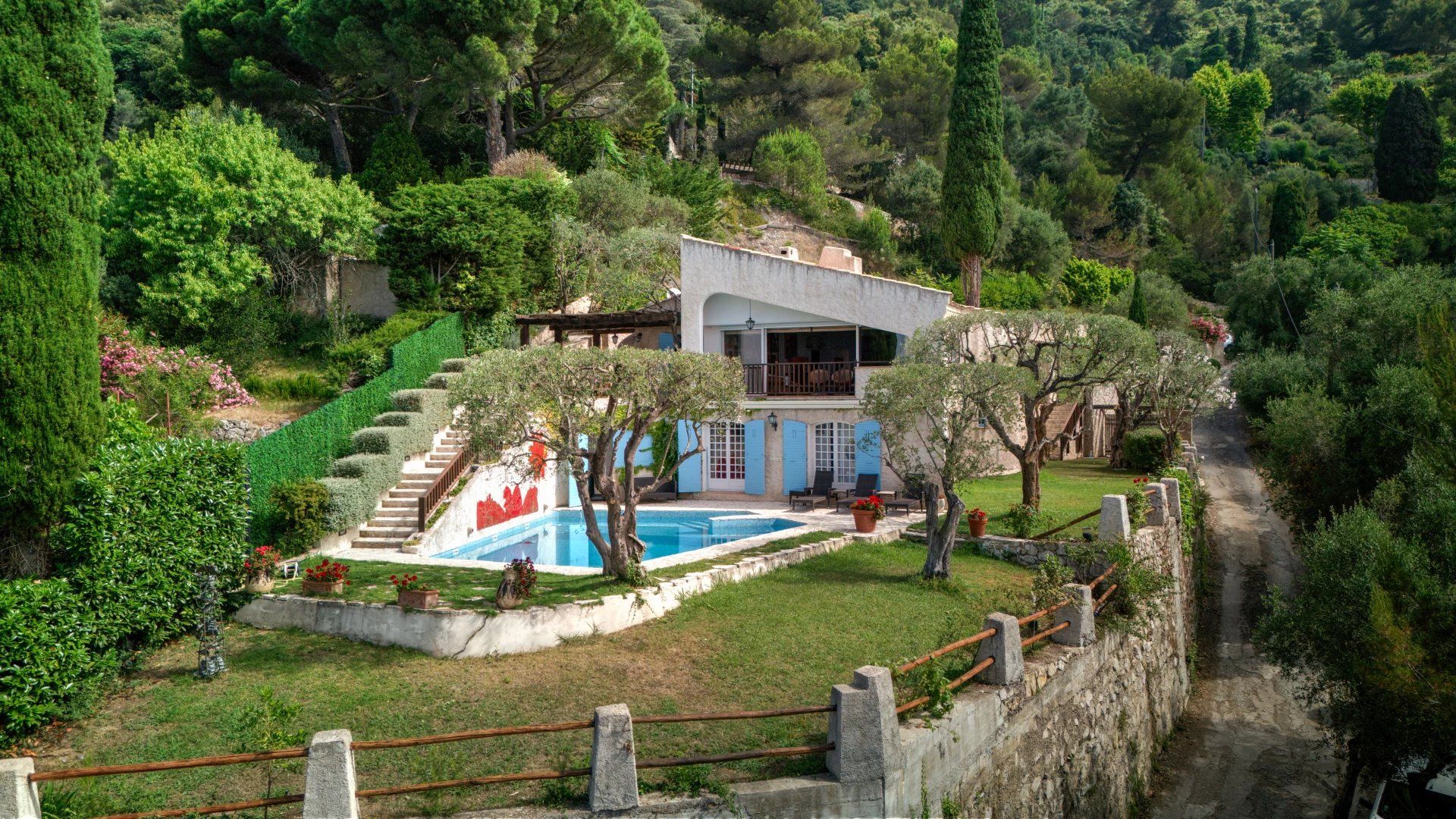 villa 6 Rooms for sale on Èze (06360)