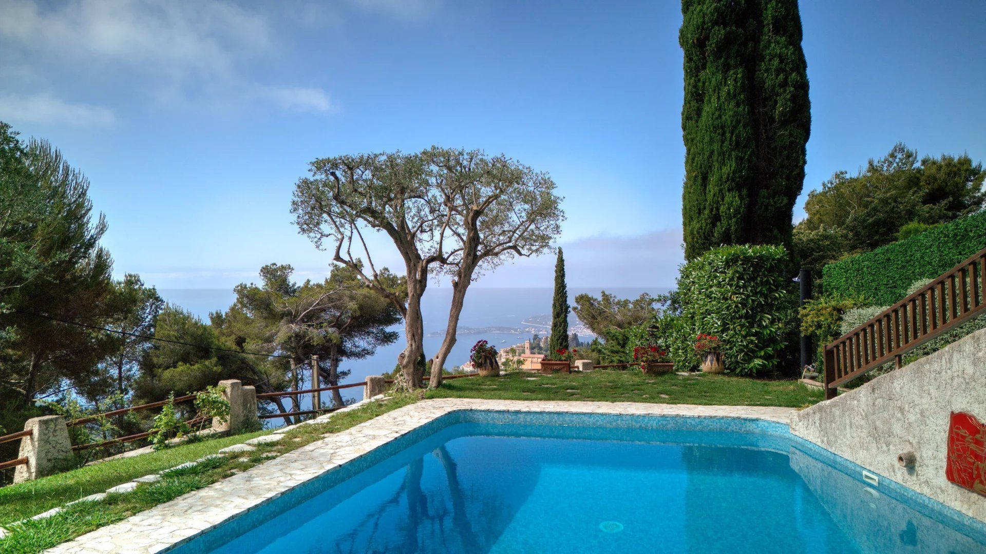 villa 6 Rooms for sale on Èze (06360)