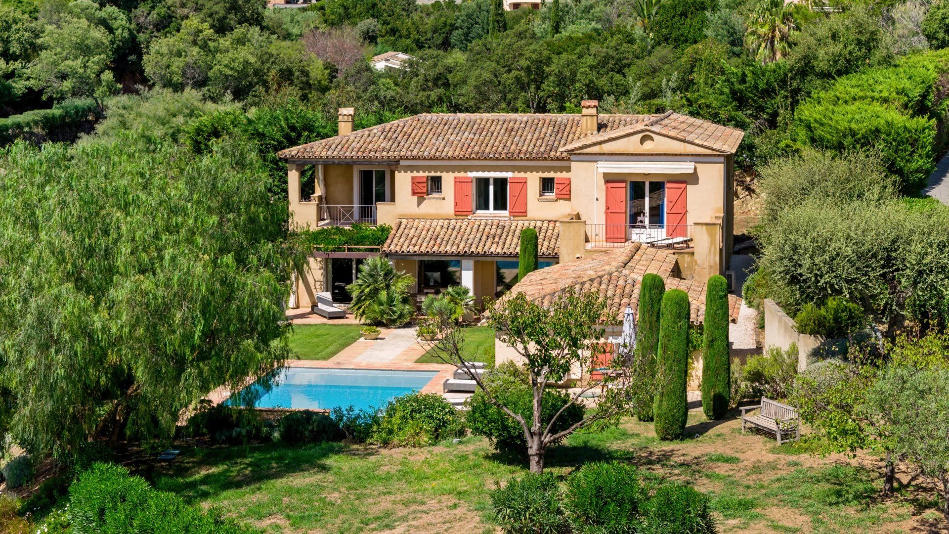 villa 6 Rooms for sale on Grimaud (83310)