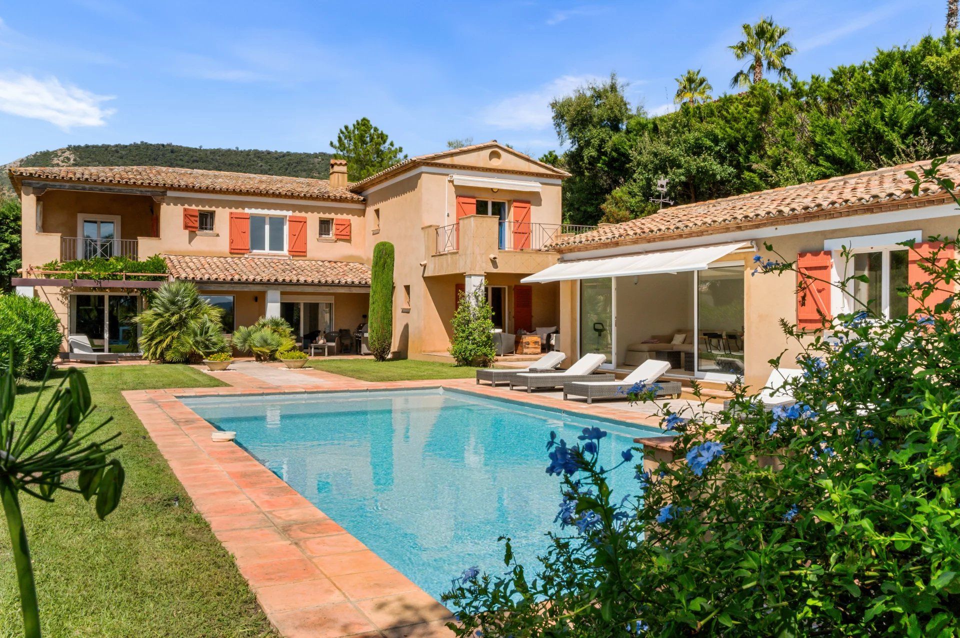 villa 6 Rooms for sale on Grimaud (83310)