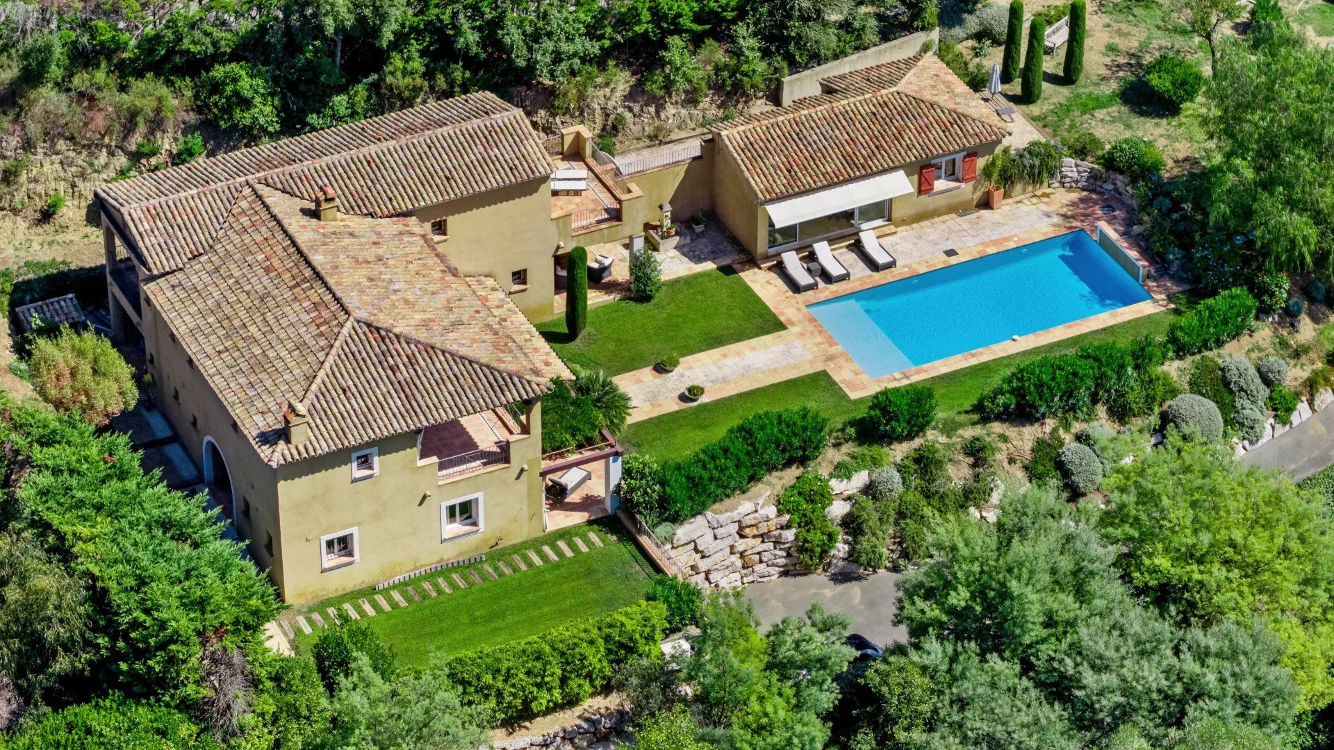 villa 6 Rooms for sale on Grimaud (83310)