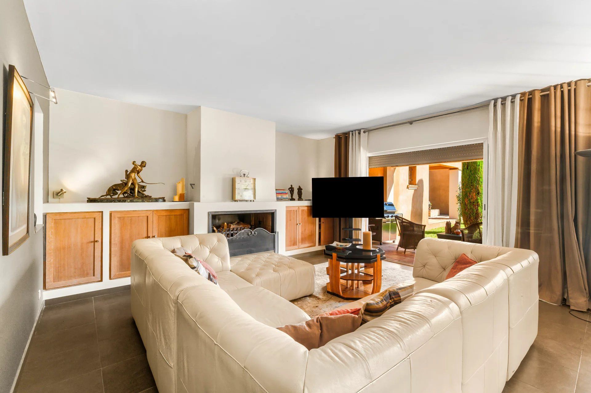 villa 6 Rooms for sale on Grimaud (83310)