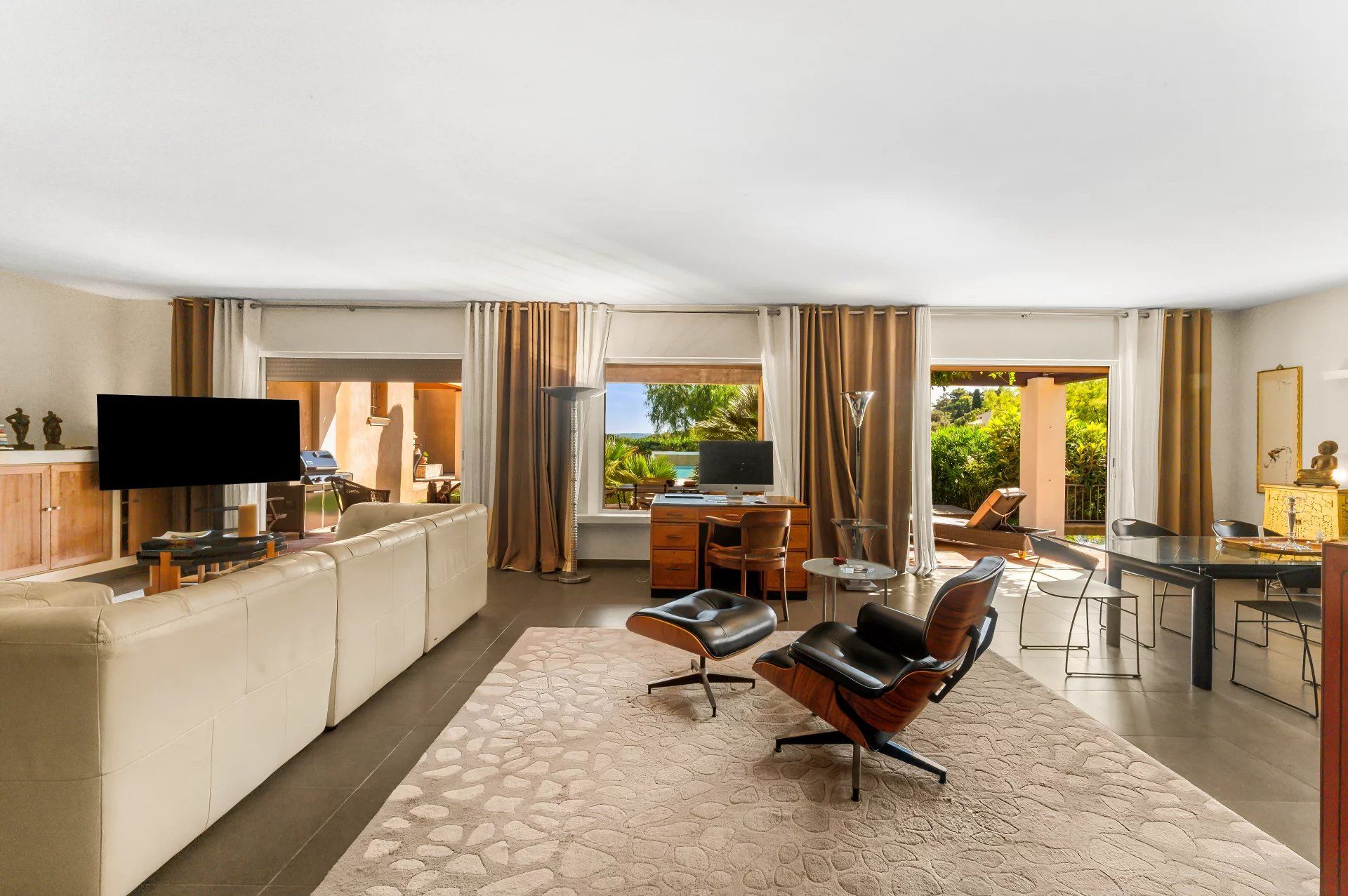 villa 6 Rooms for sale on Grimaud (83310)