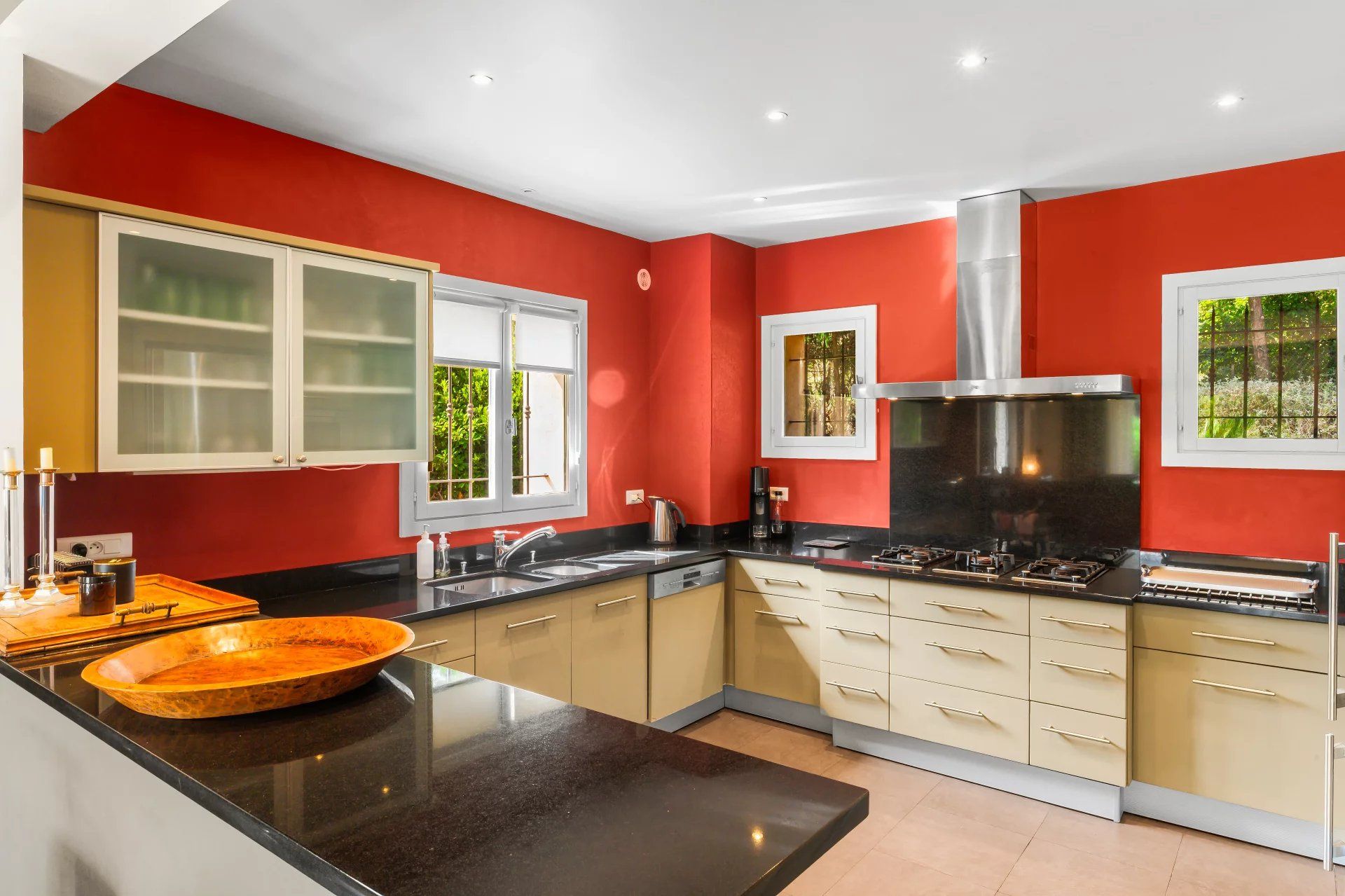 villa 6 Rooms for sale on Grimaud (83310)