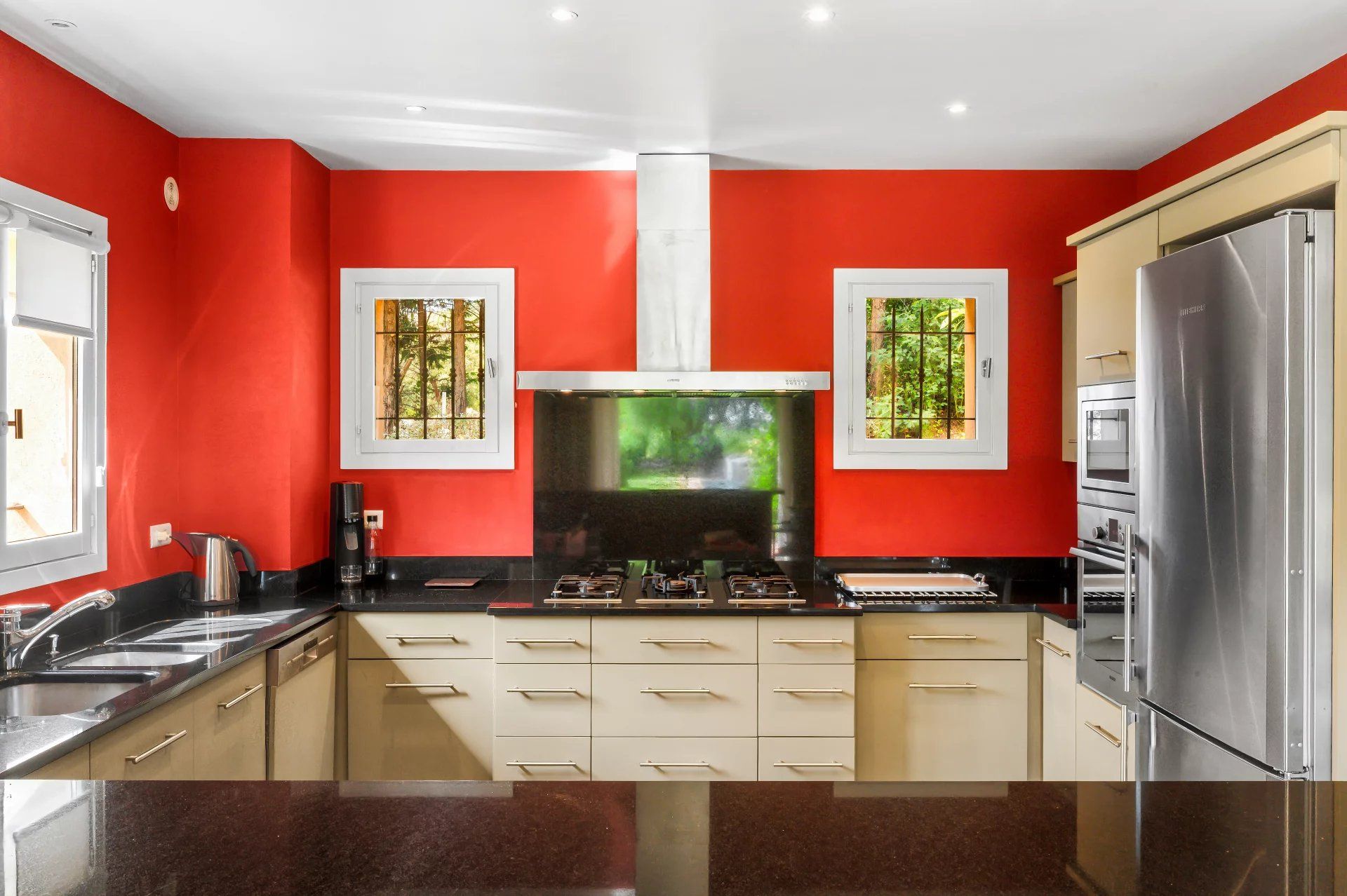 villa 6 Rooms for sale on Grimaud (83310)