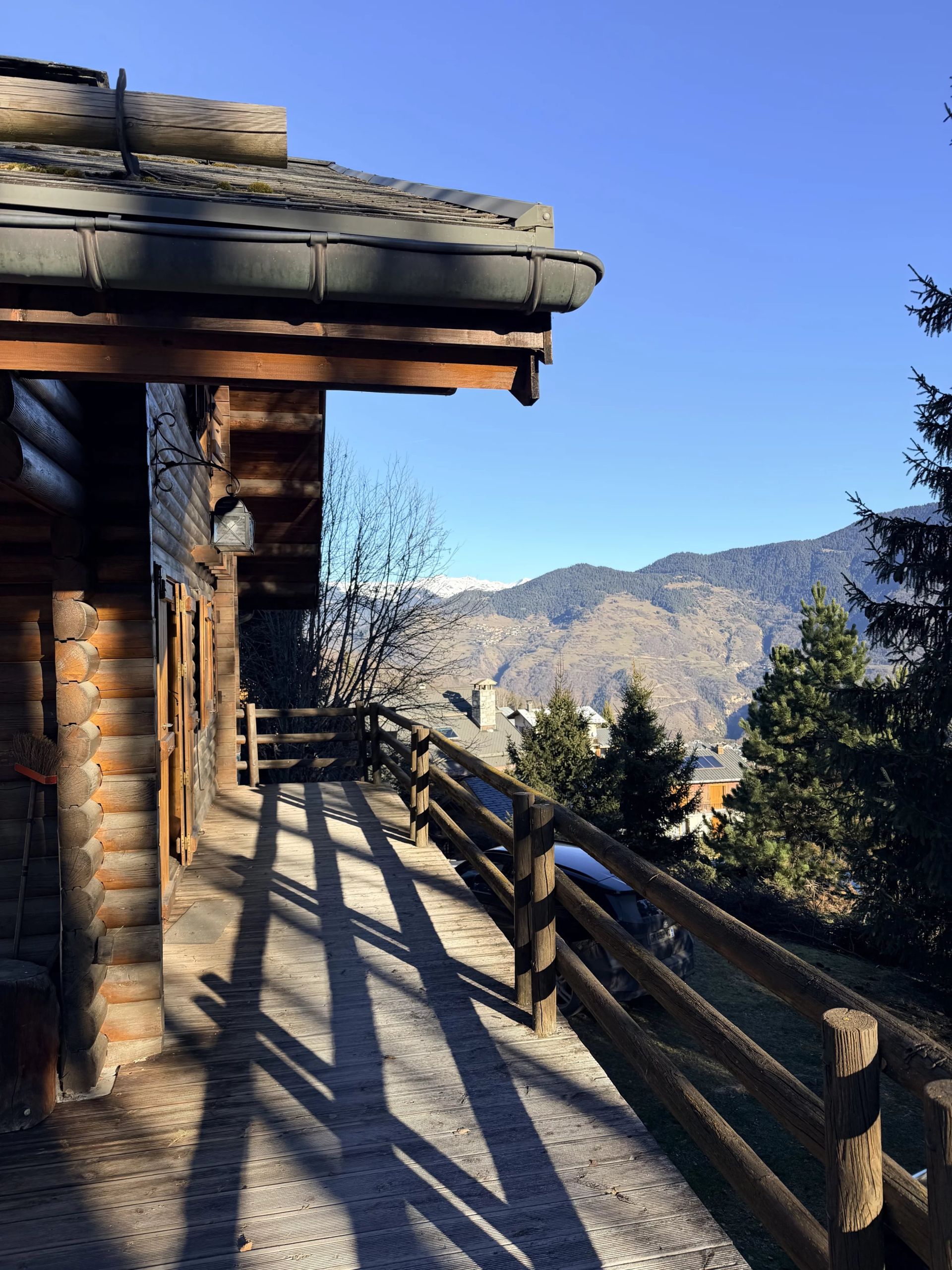 chalet 5 Rooms for sale on Les Allues (73550)