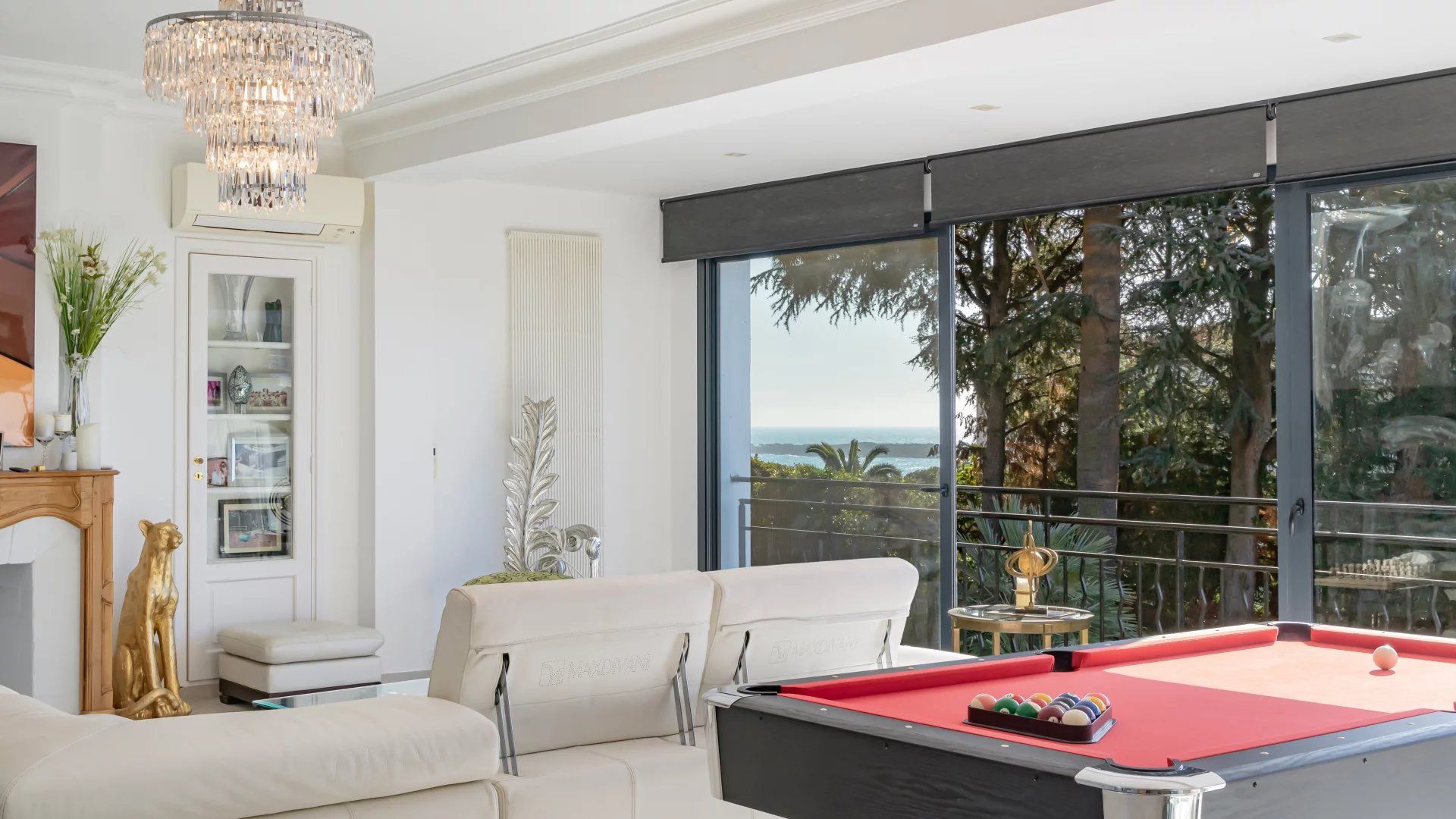 villa 10 Rooms for sale on Cannes (06400)