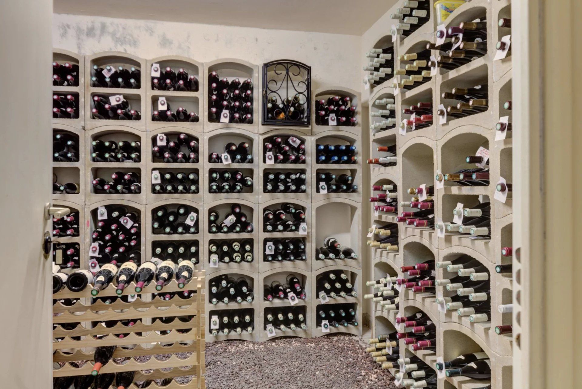 villa 10 Rooms for sale on Cannes (06400)