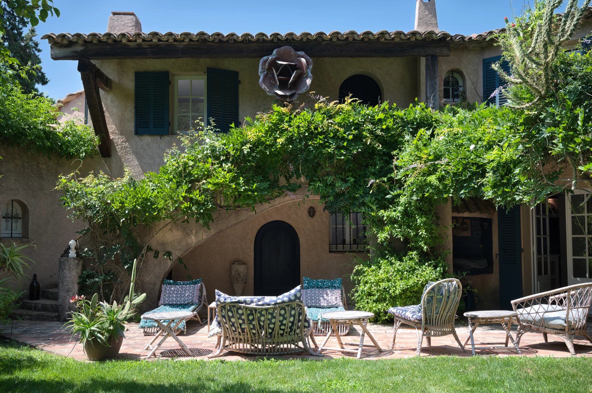 villa 7 Pièces en location saisonnière sur Saint-Tropez (83990) Location saisonnière Villa Saint-Tropez 7 Pièces 275 m²