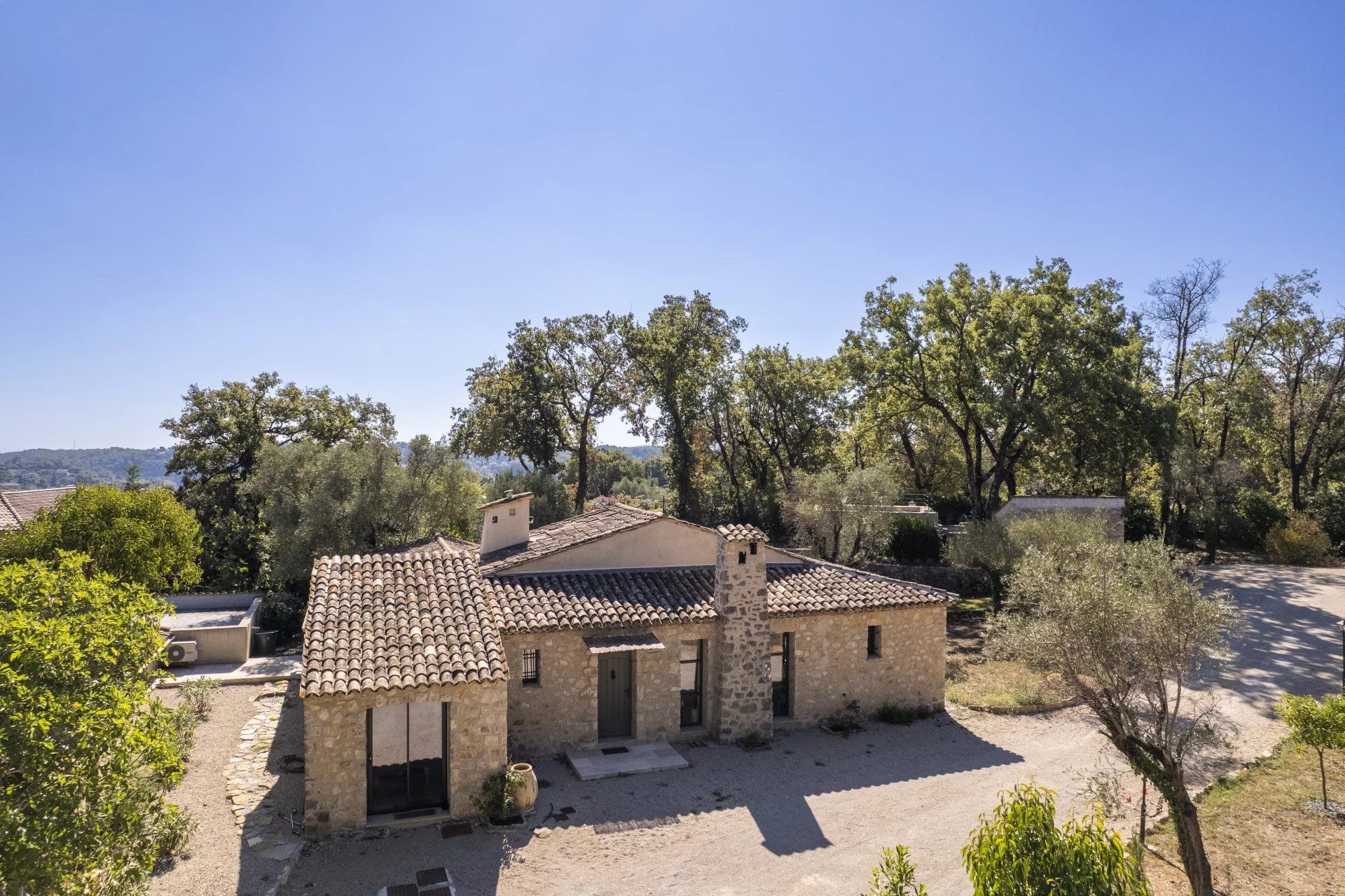 Vente Villa Châteauneuf-Grasse 6 Pièces 200 m²
