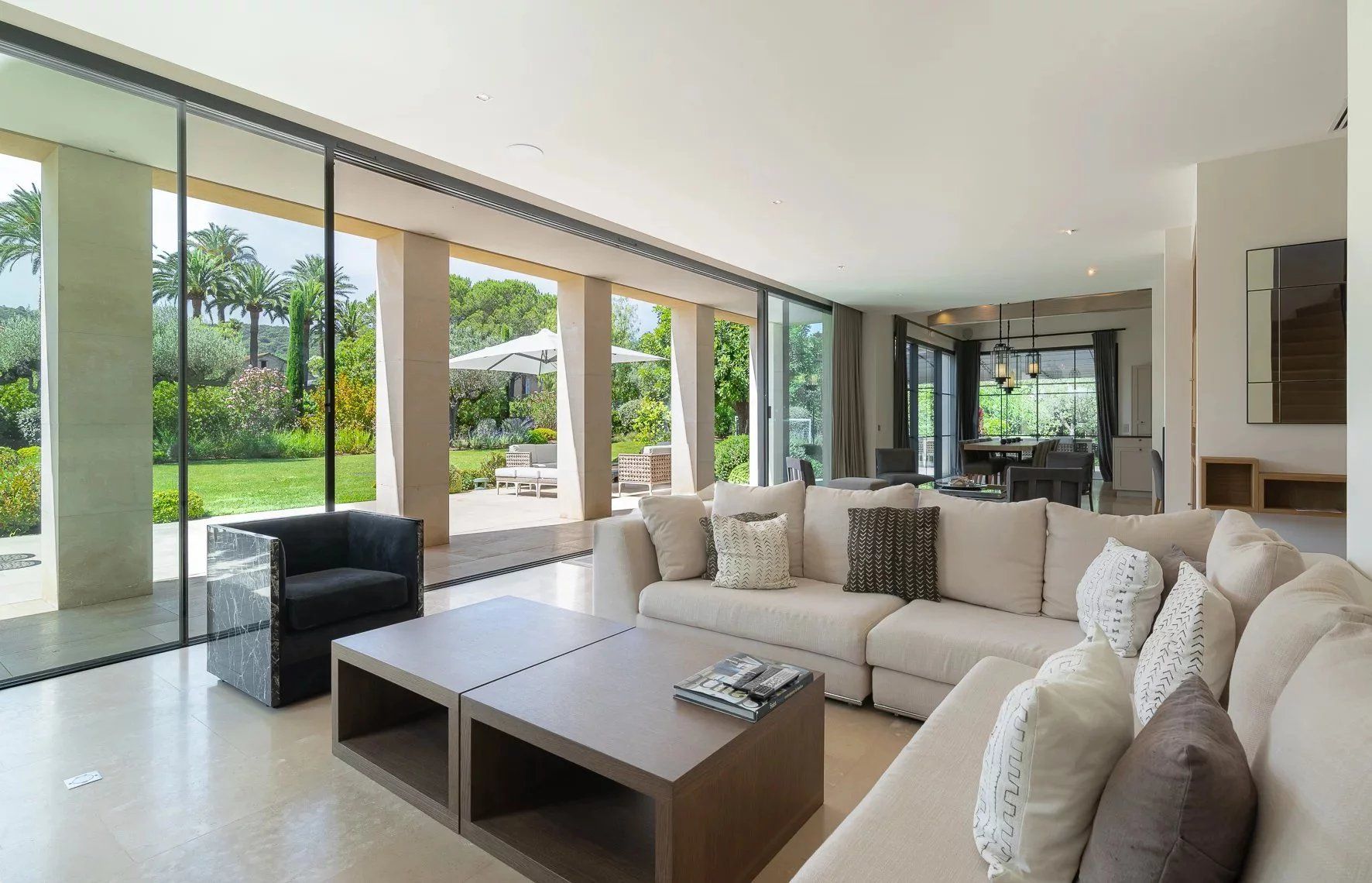 villa 7 Rooms for seasonal rent on Saint-Tropez (83990)