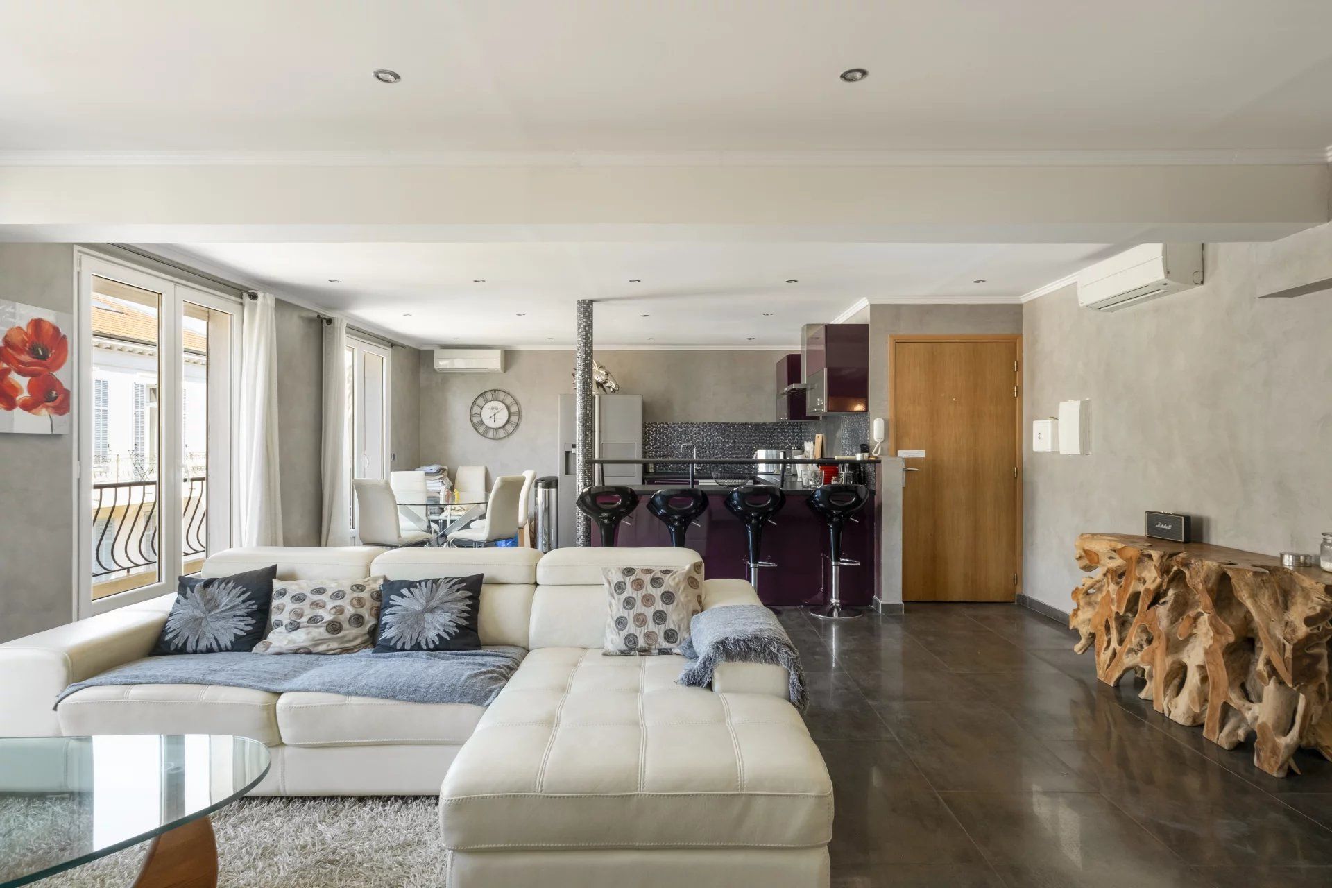 apartment 5 Rooms for sale on Cannes (06400)